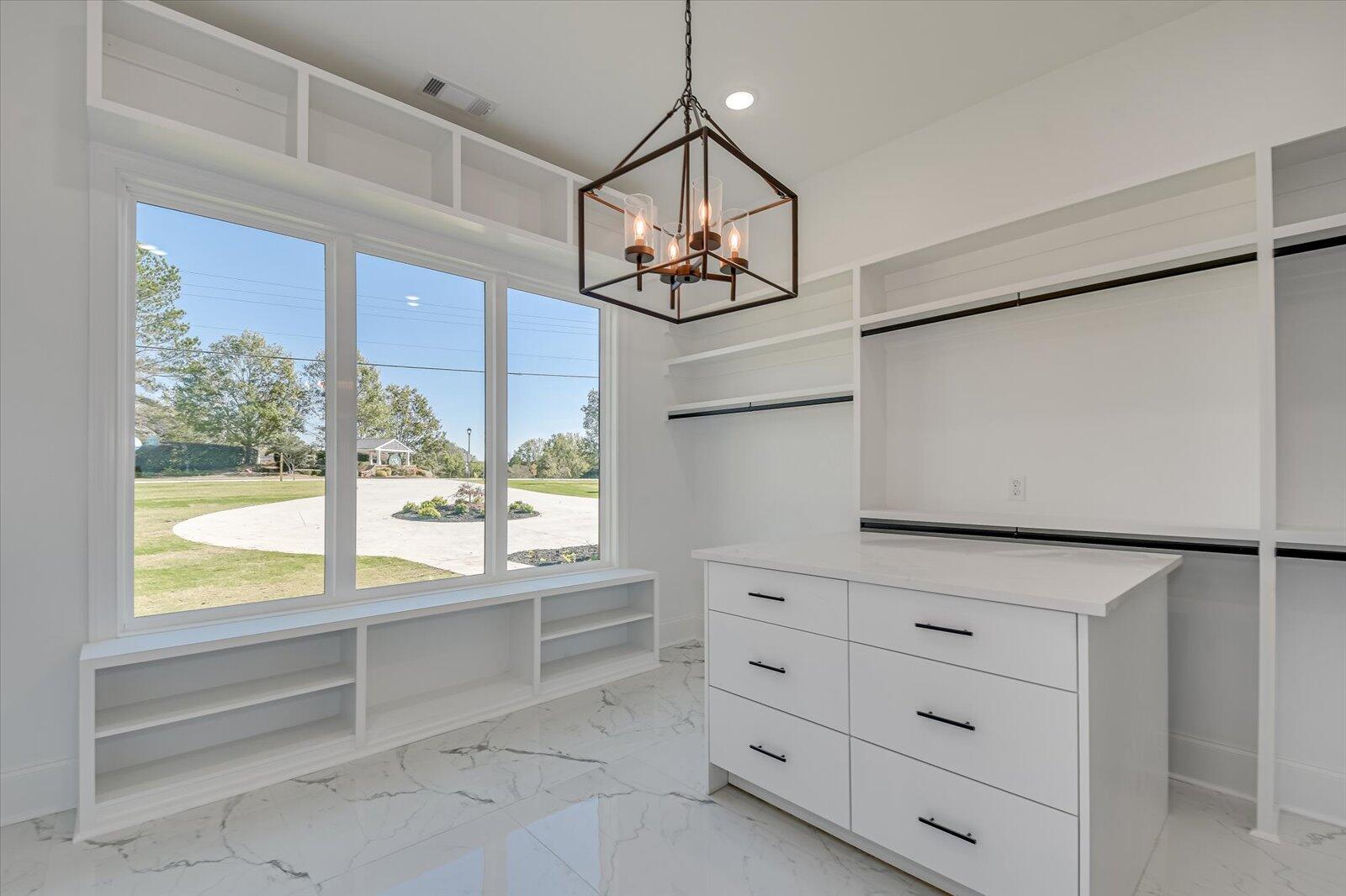 3761 KNOB HILL FARM Road