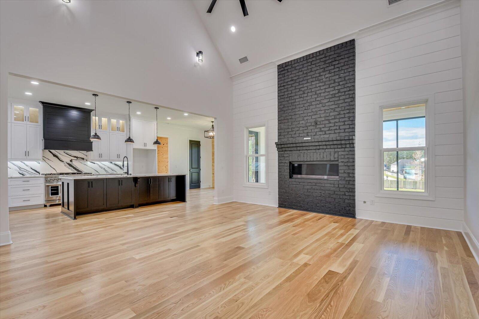 3761 KNOB HILL FARM Road