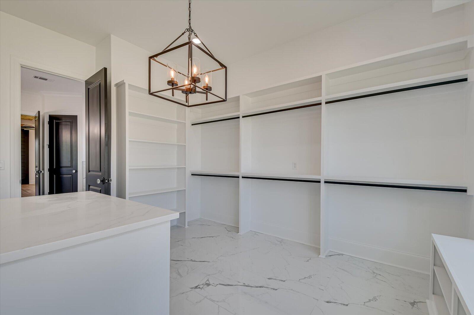 3761 KNOB HILL FARM Road