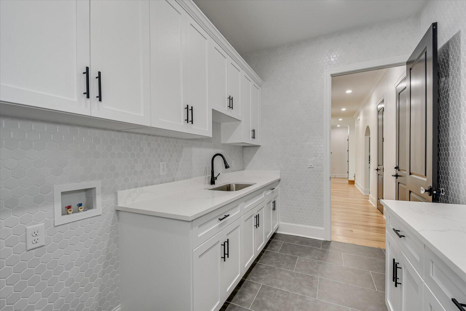 3761 KNOB HILL FARM Road