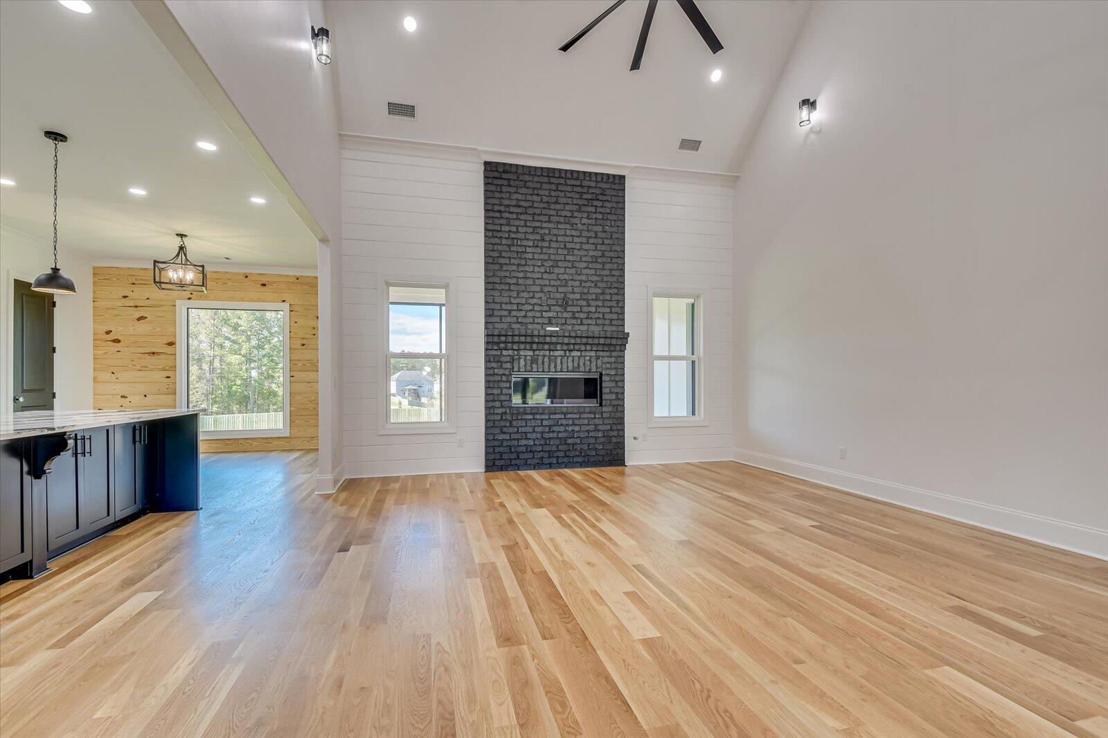 3761 KNOB HILL FARM Road