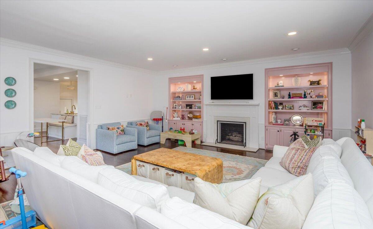 747 RAVENEL Road