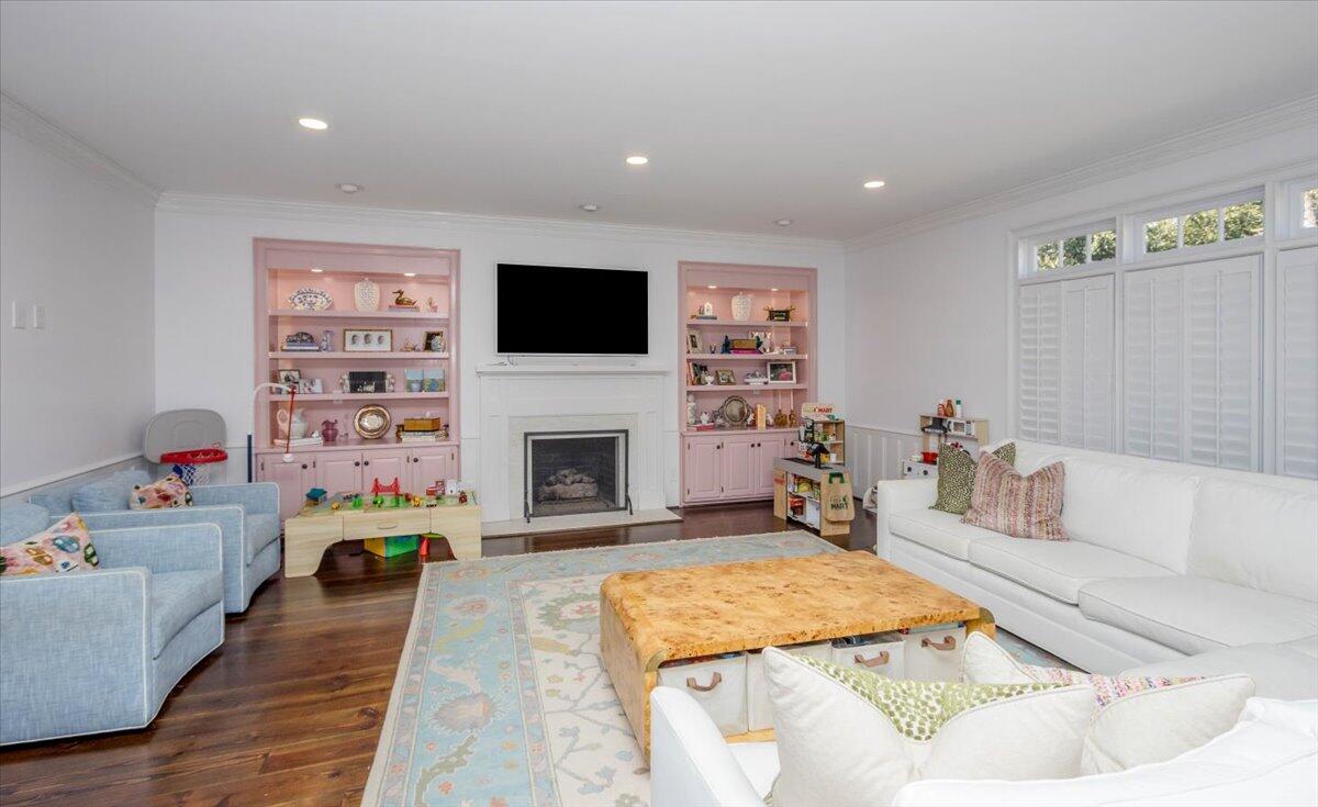 747 RAVENEL Road