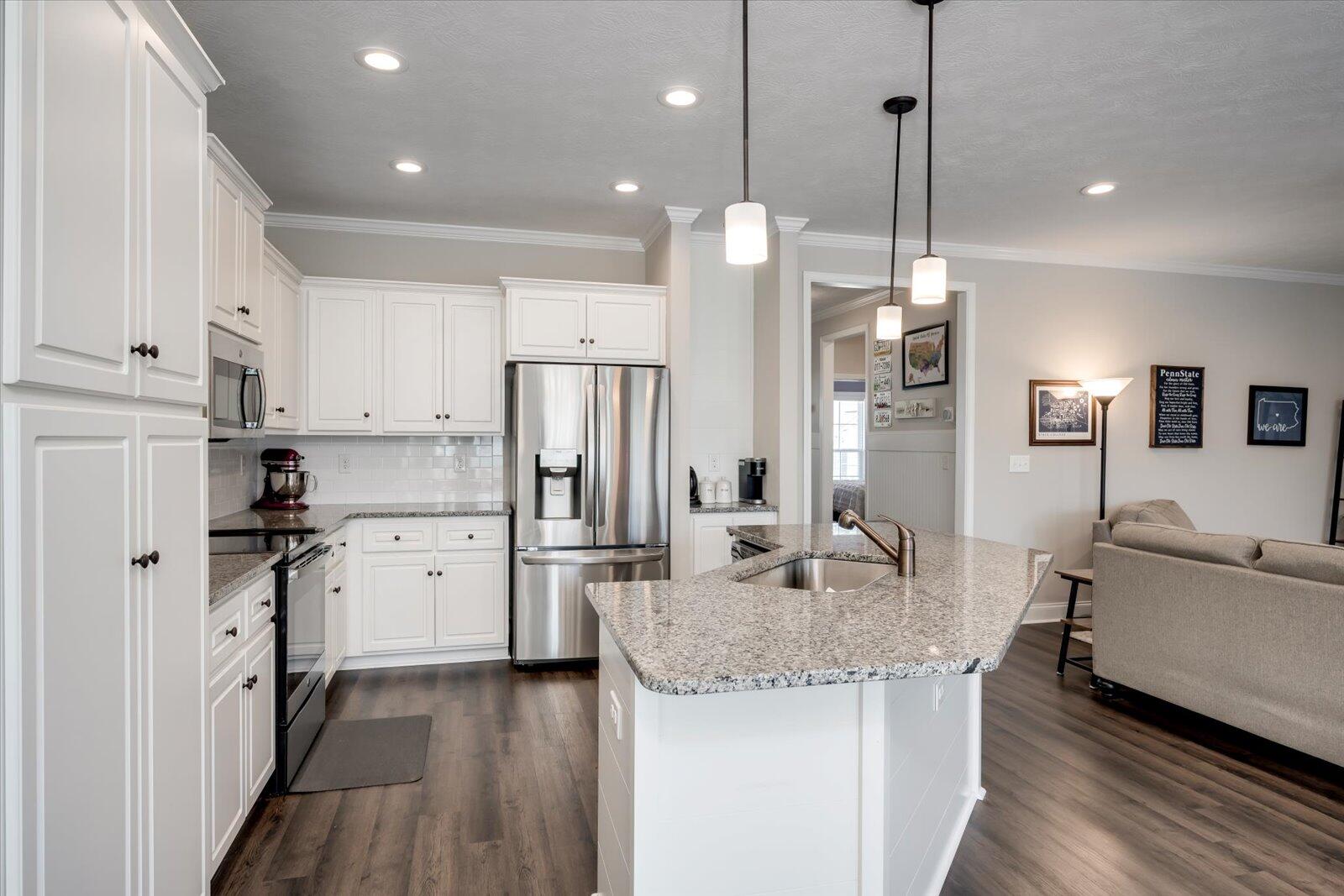 3290 GREYMOOR Circle