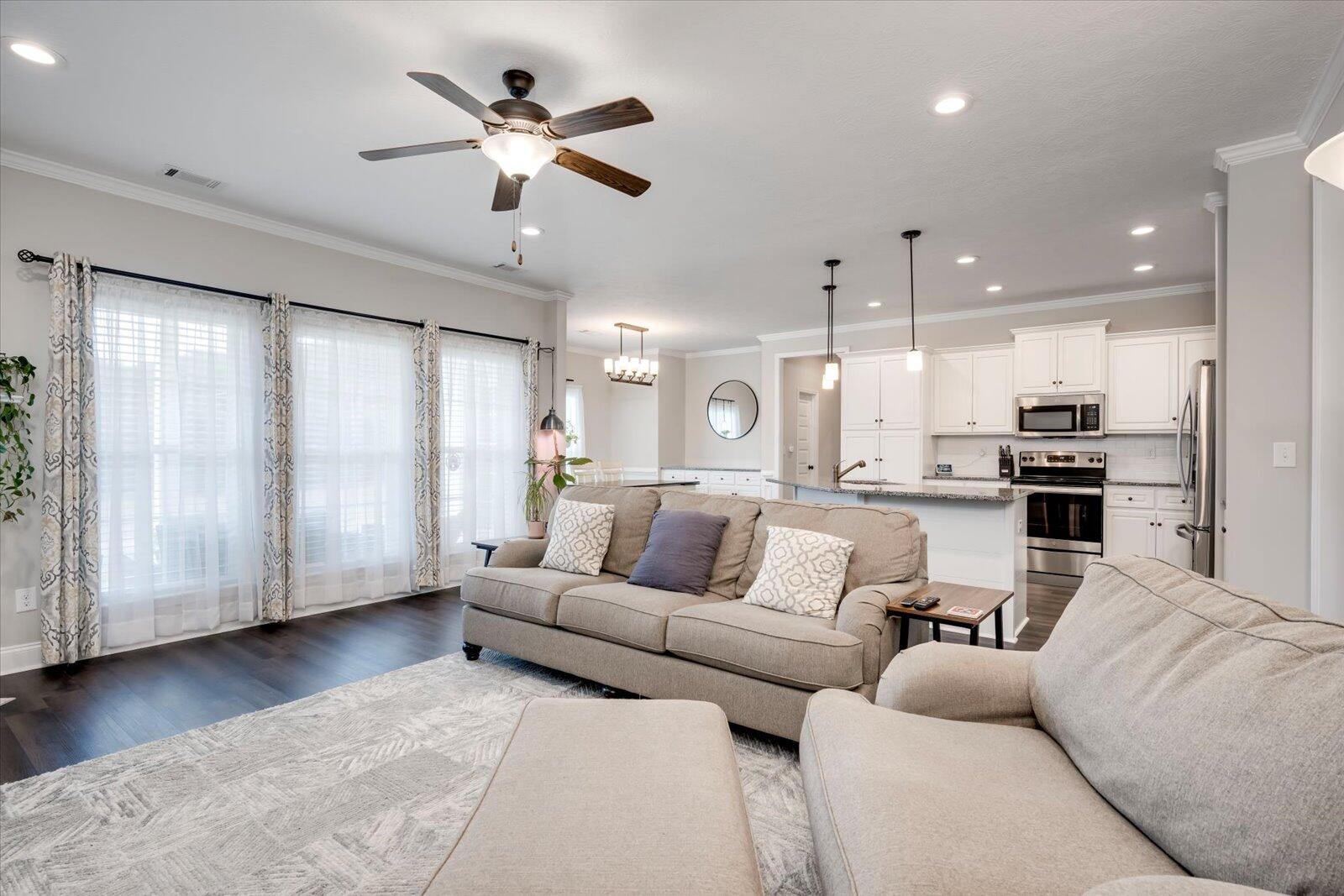 3290 GREYMOOR Circle