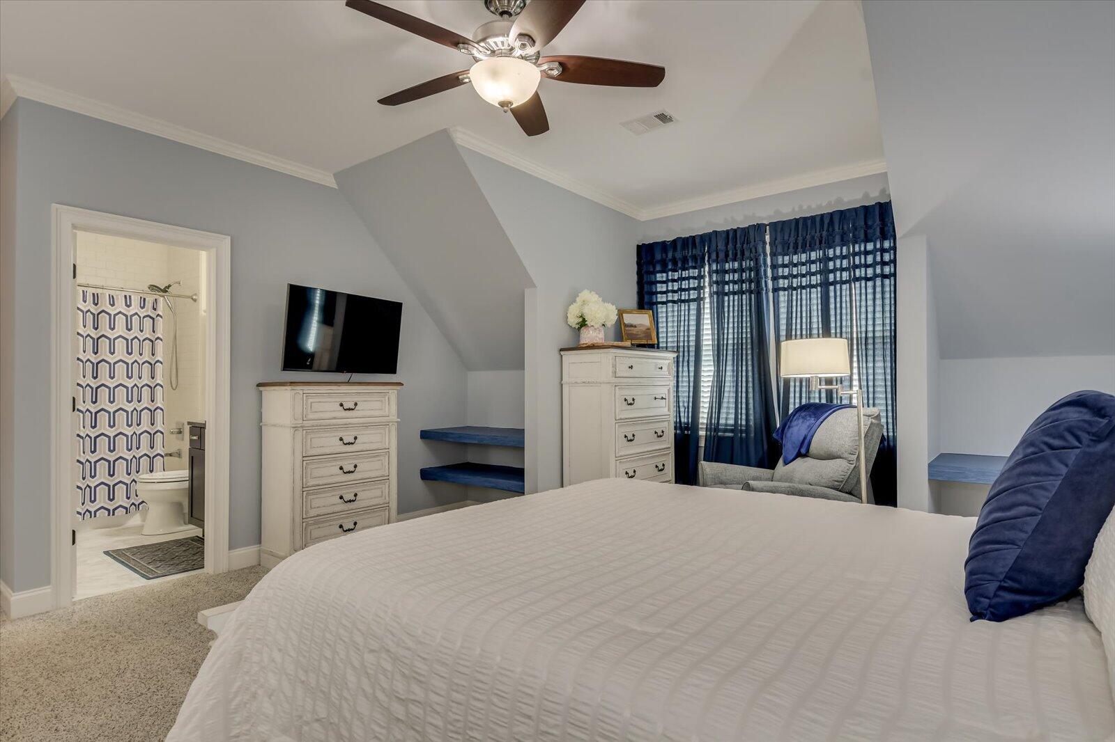 1045 PENINSULA Crossing