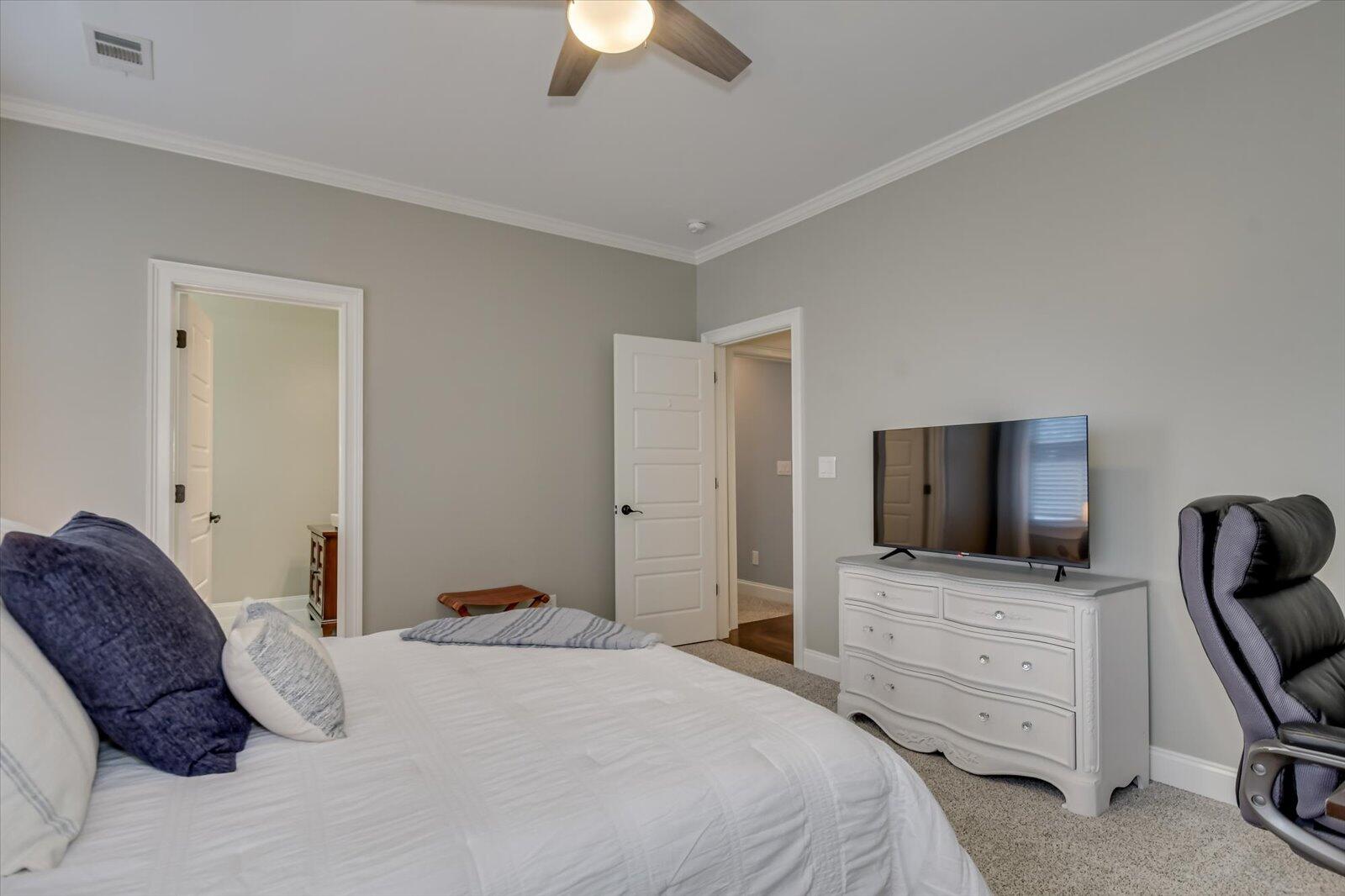 1045 PENINSULA Crossing