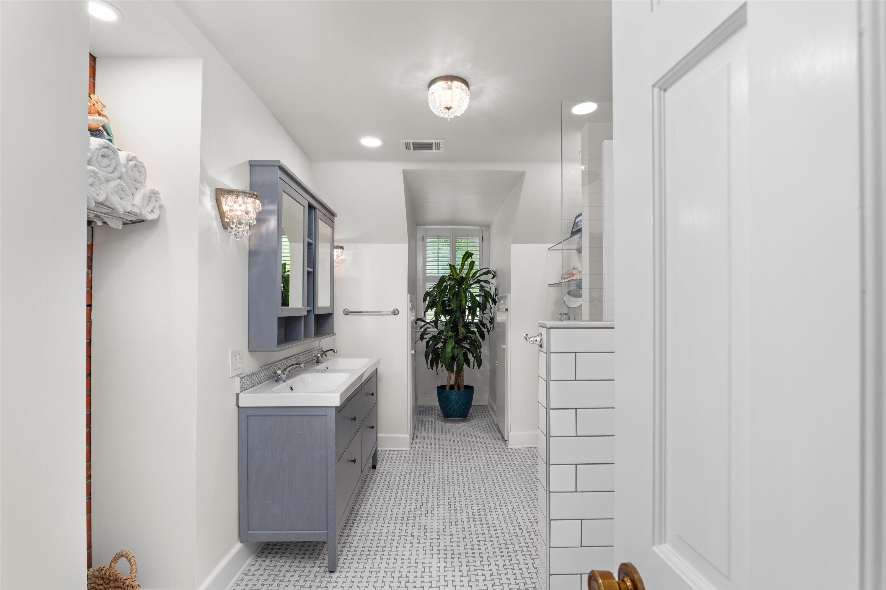 2559 HENRY Street