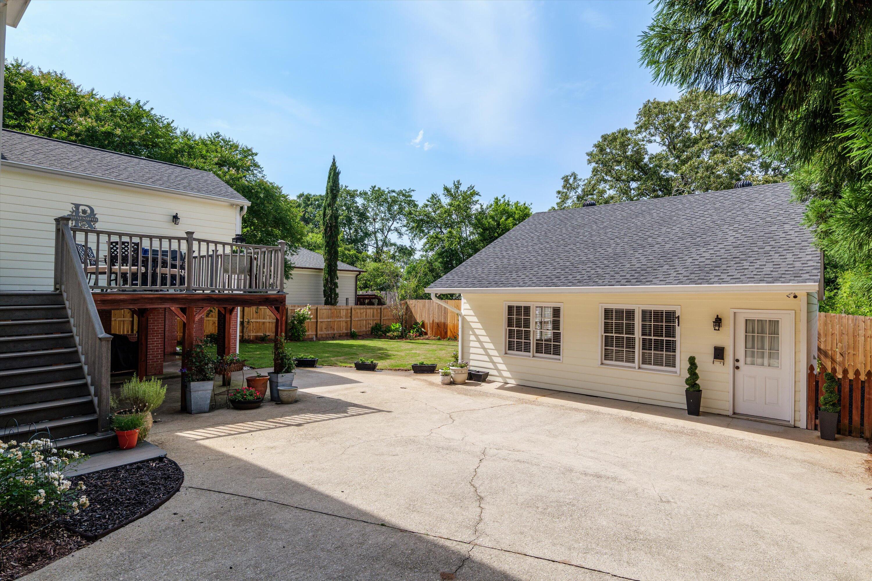 2559 HENRY Street