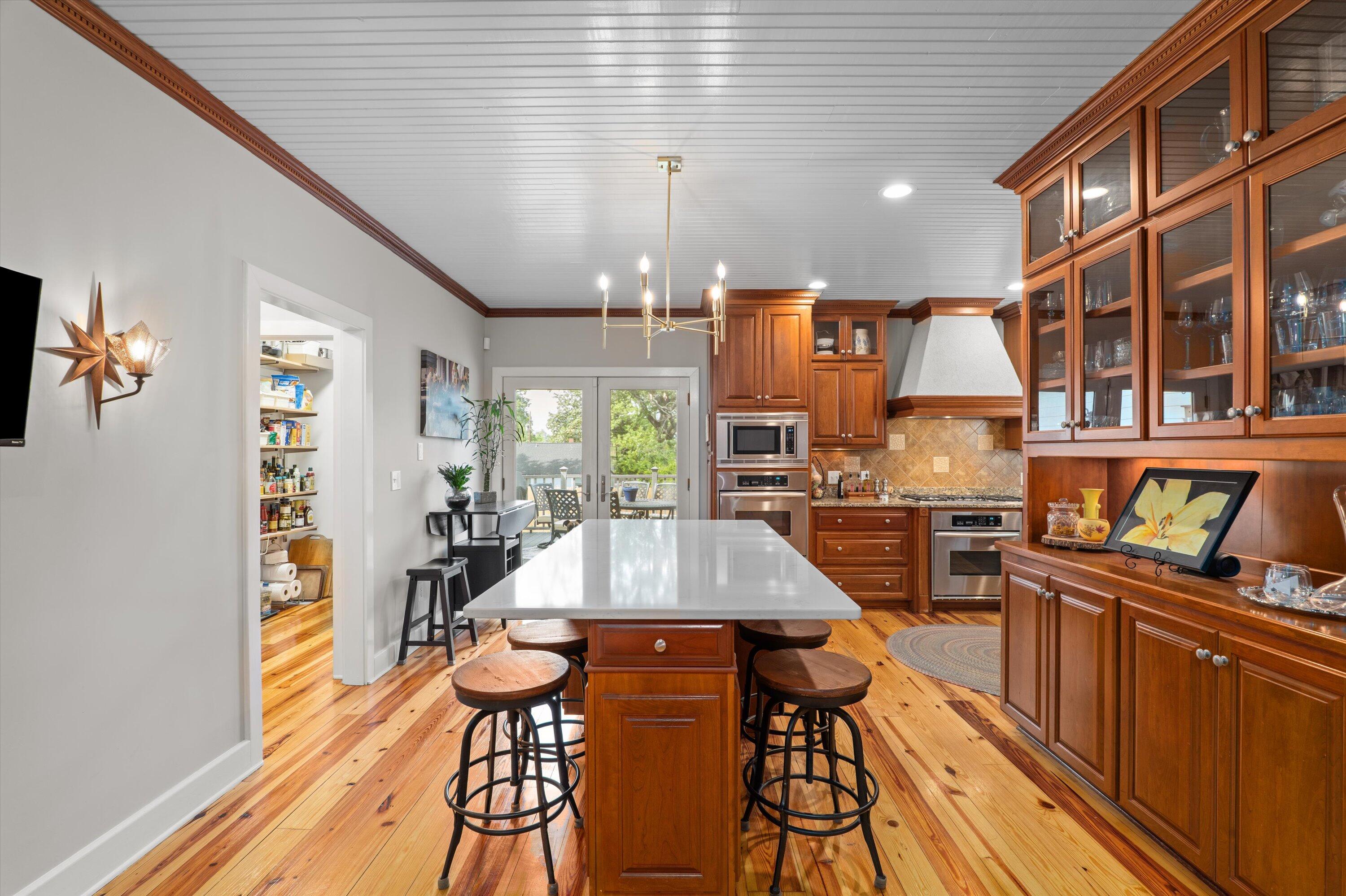 2559 HENRY Street