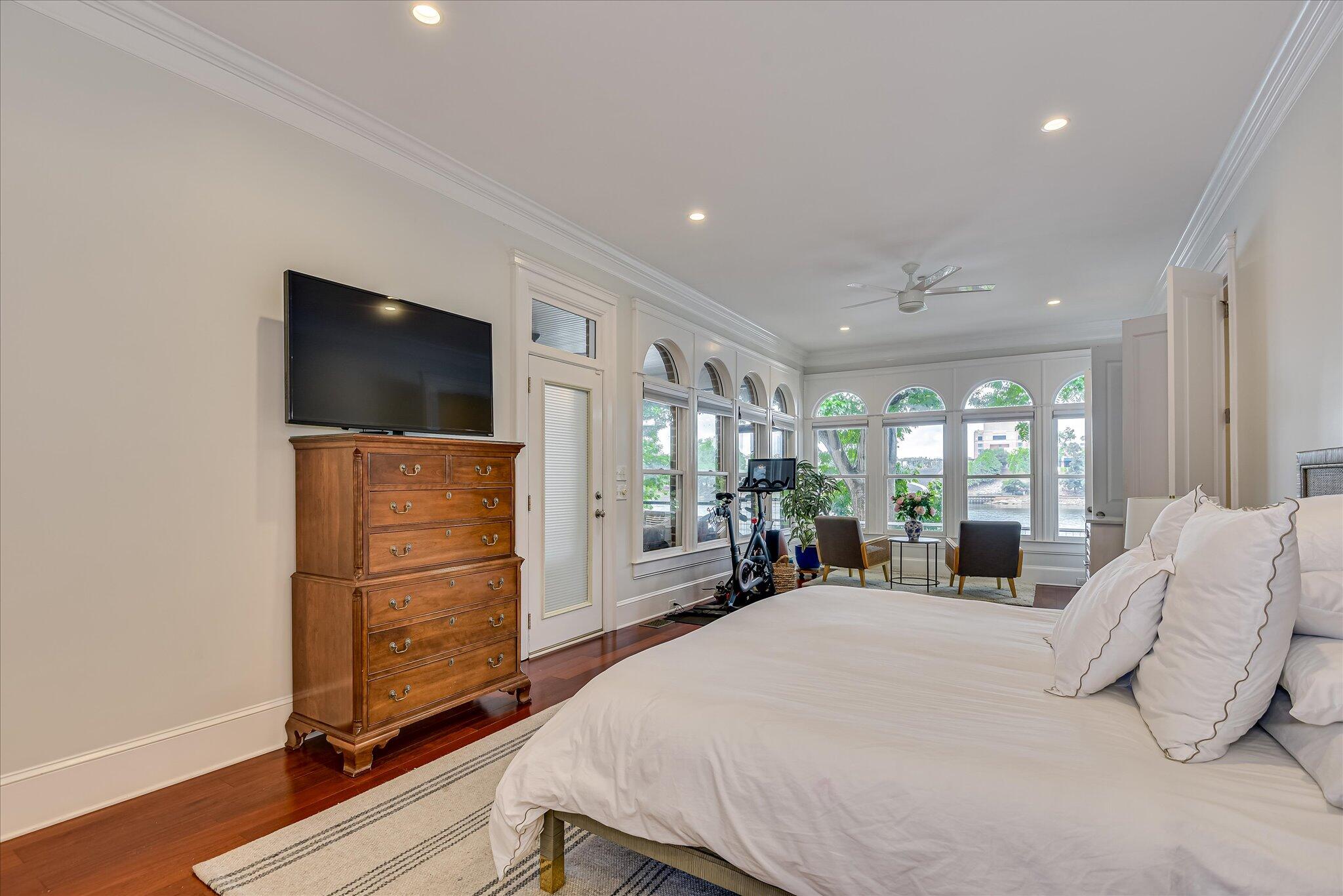 324 E Shoreline Drive