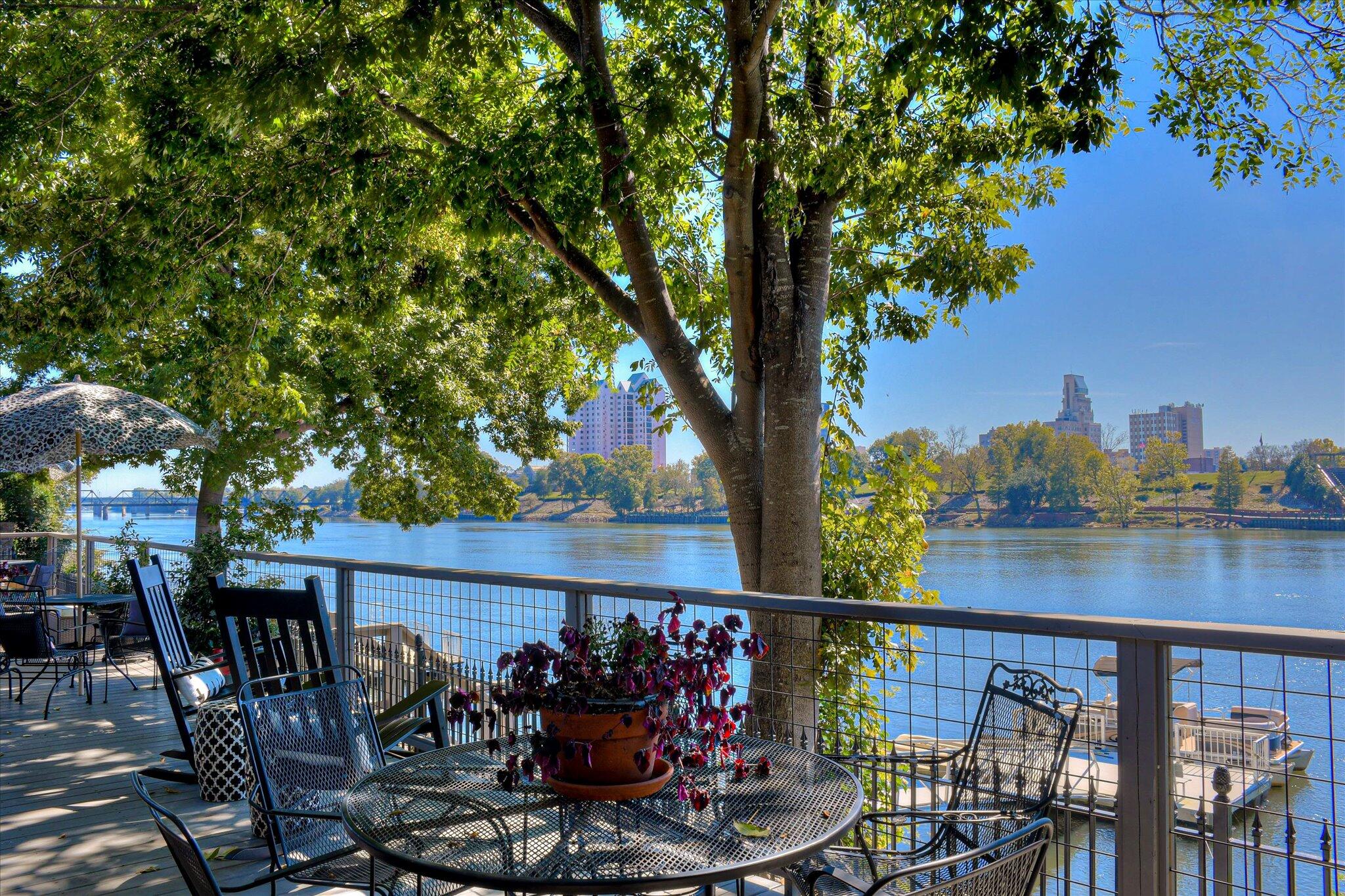 324 E Shoreline Drive