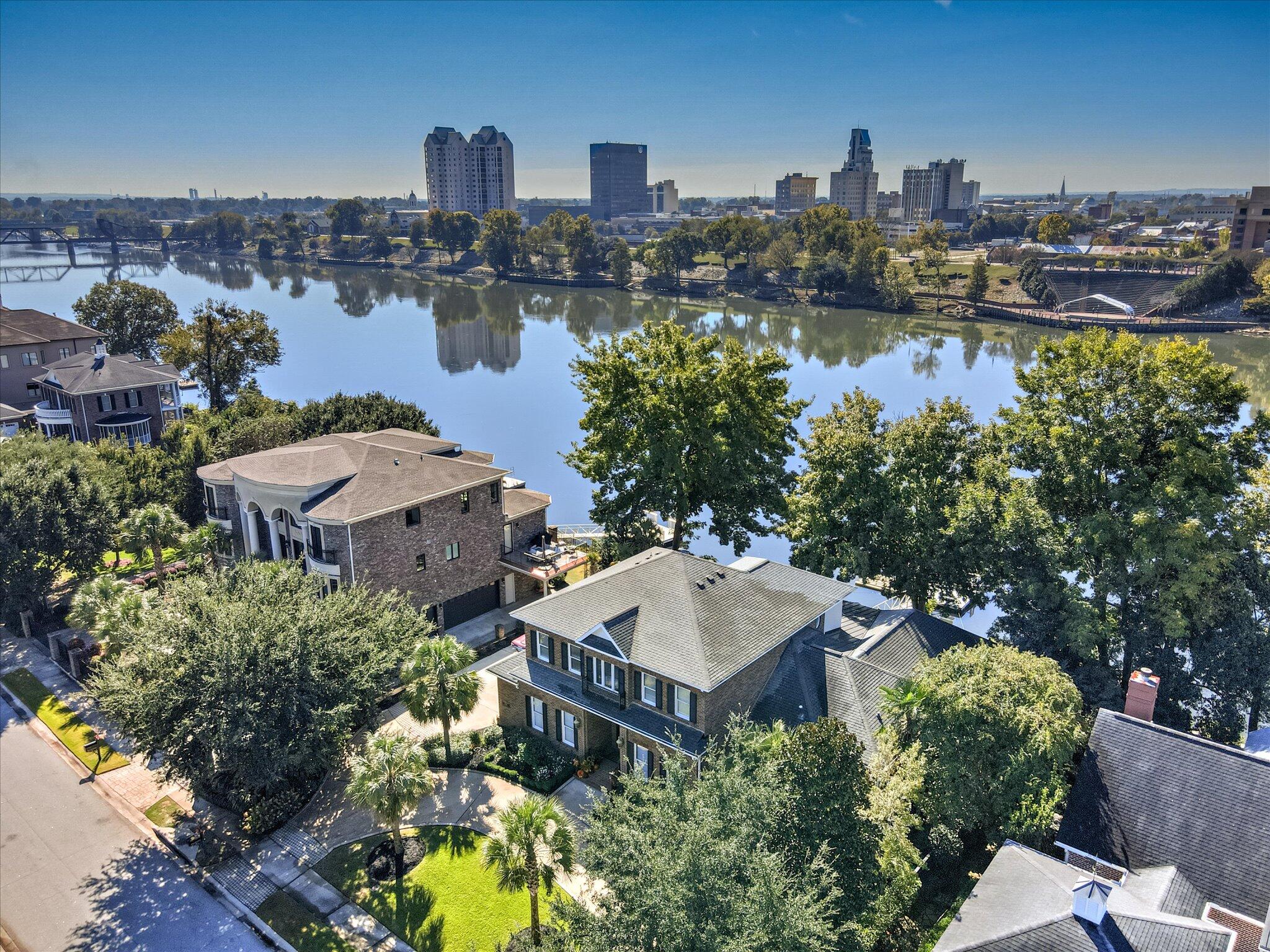 324 E Shoreline Drive