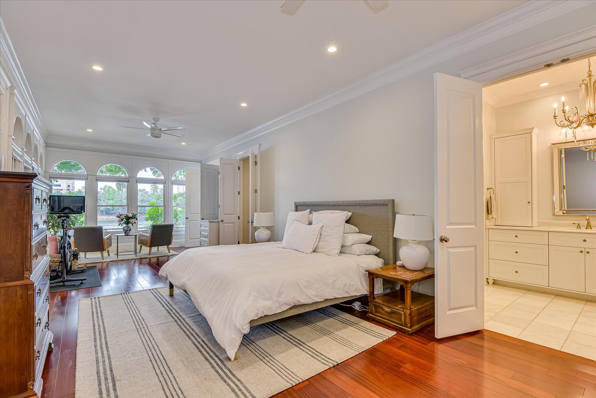 324 E Shoreline Drive