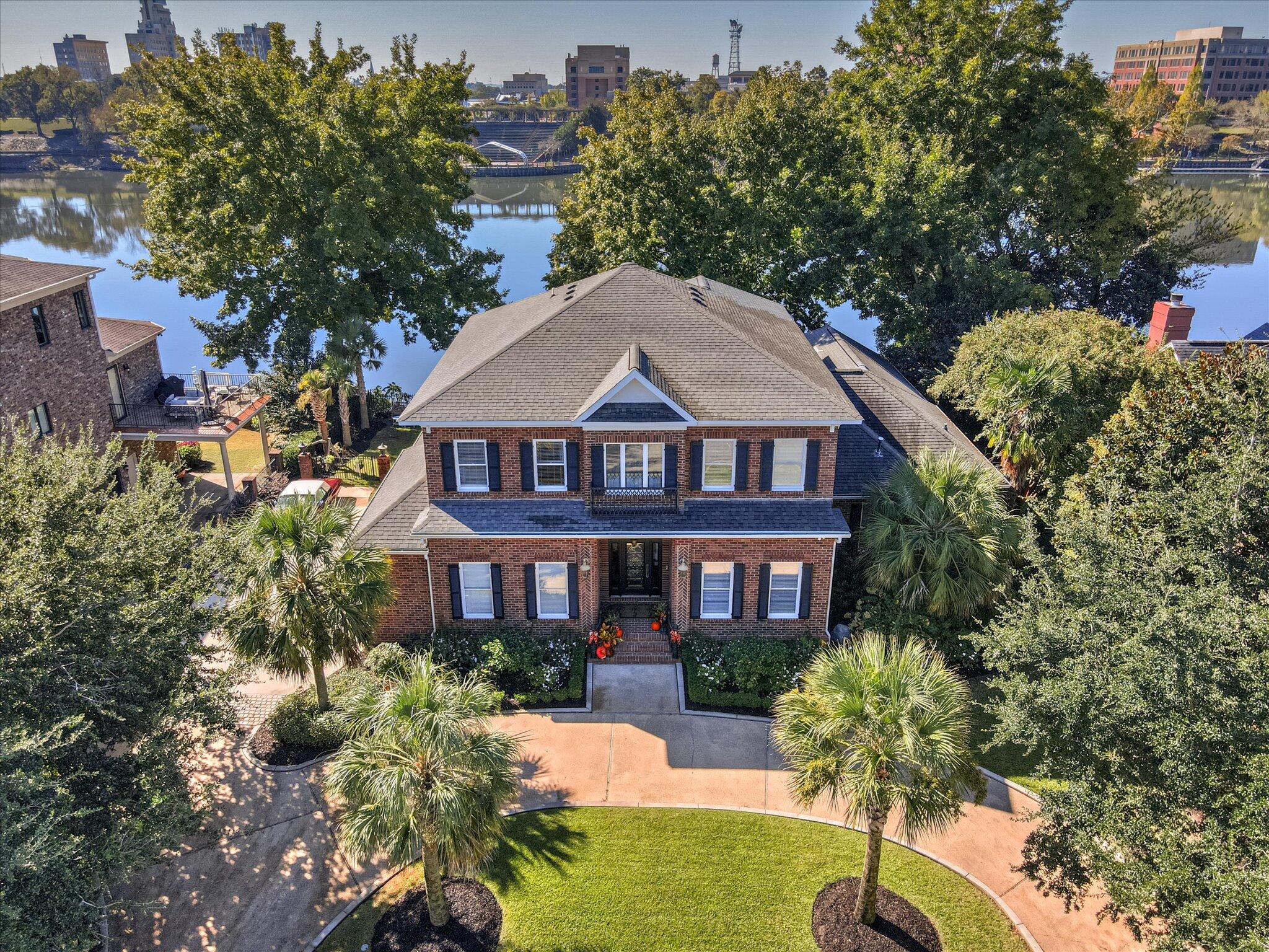 324 E Shoreline Drive