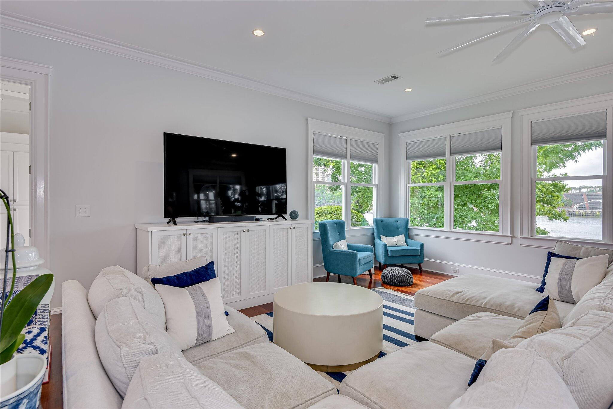 324 E Shoreline Drive