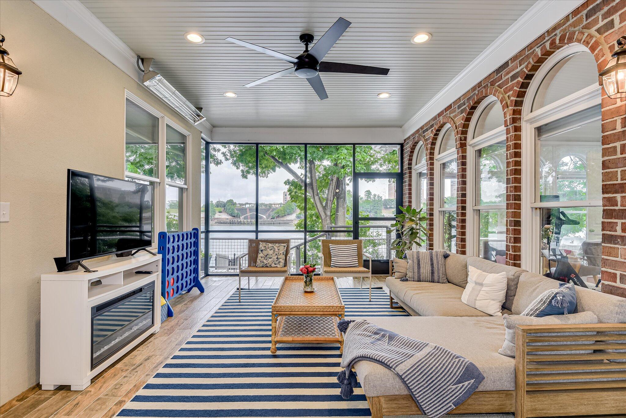 324 E Shoreline Drive