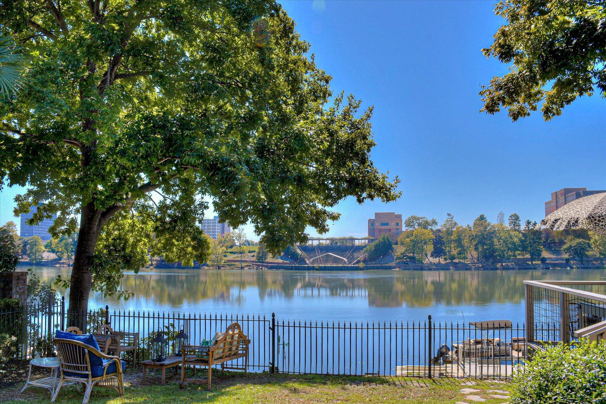 324 E Shoreline Drive