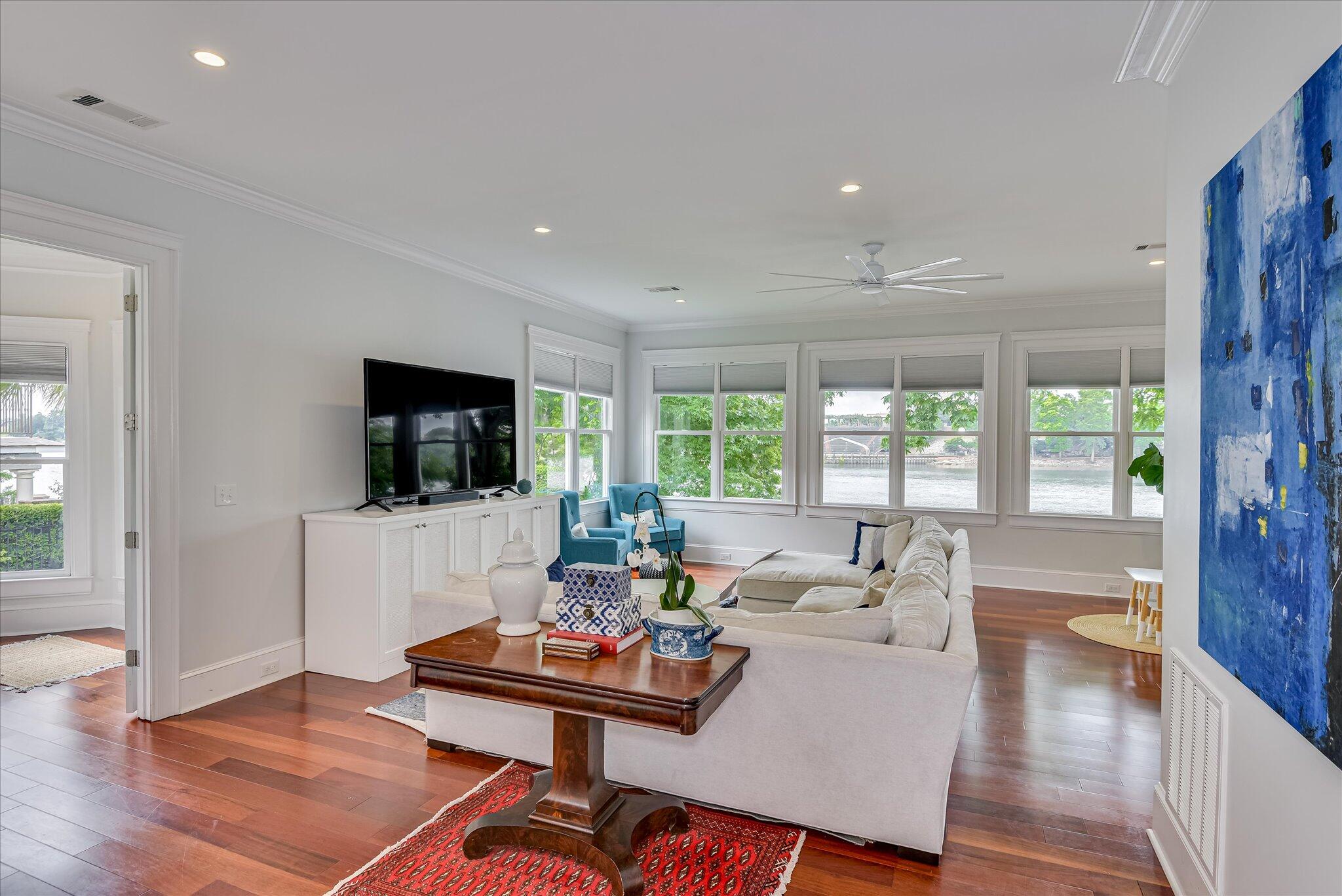 324 E Shoreline Drive