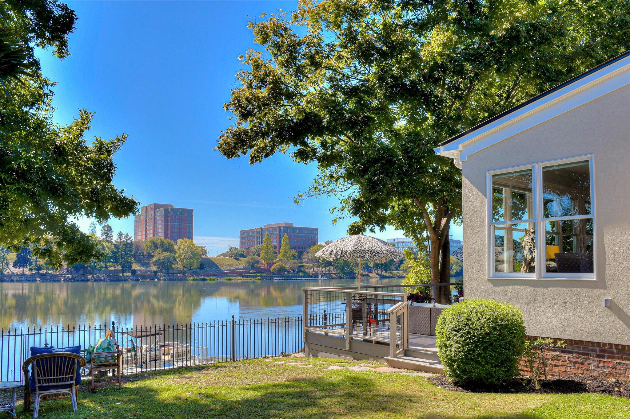 324 E Shoreline Drive