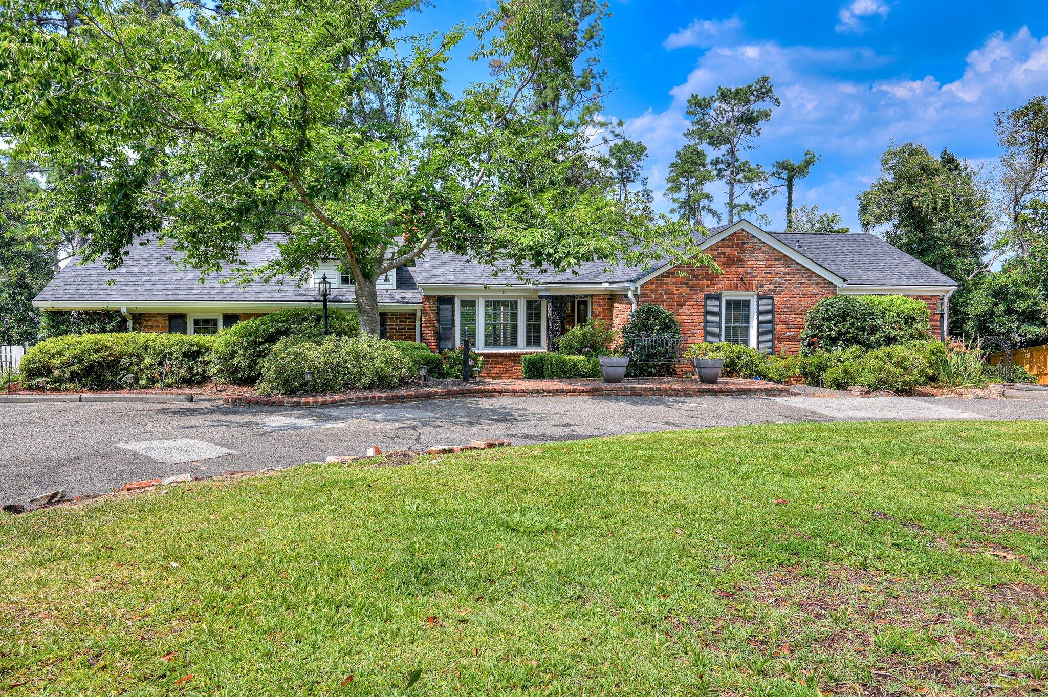 3043 Lake Forest Drive