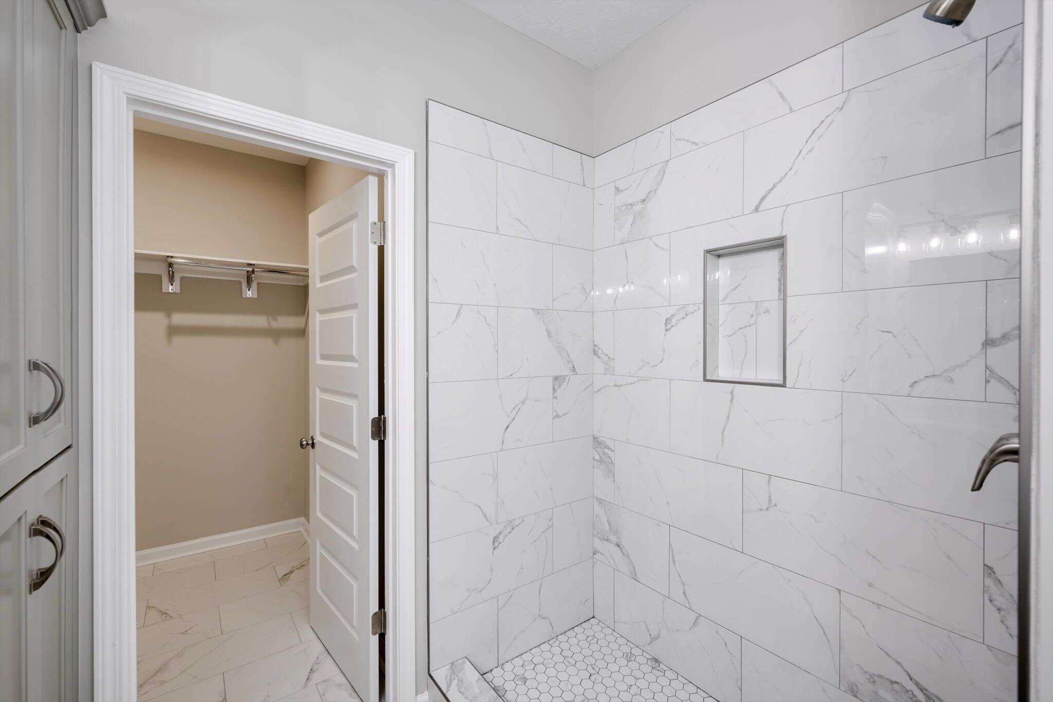 2527 Meadowbrook Drive