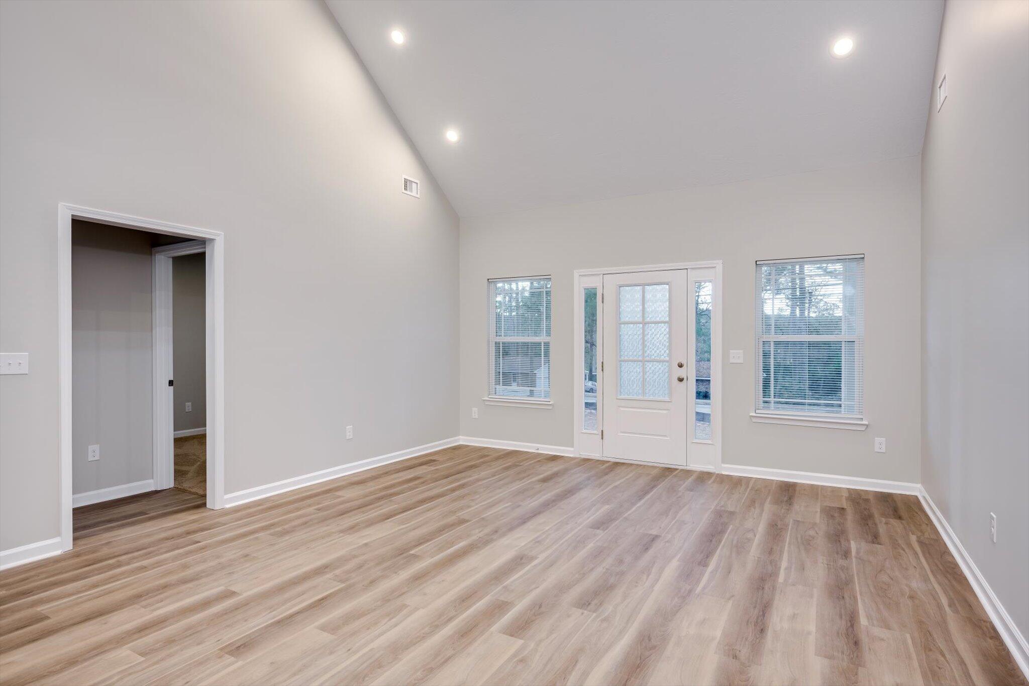 2527 Meadowbrook Drive