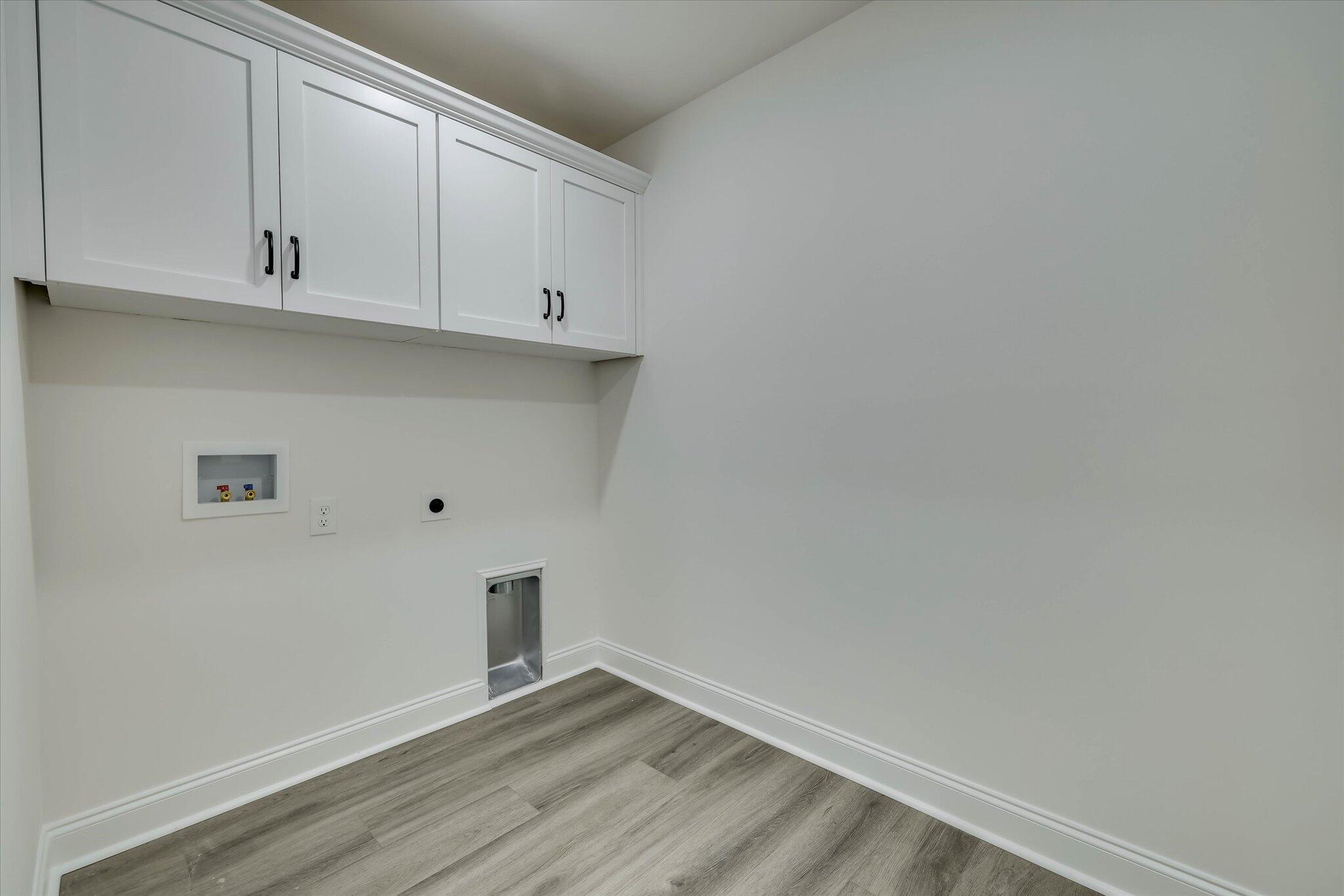 805 Leslie Court