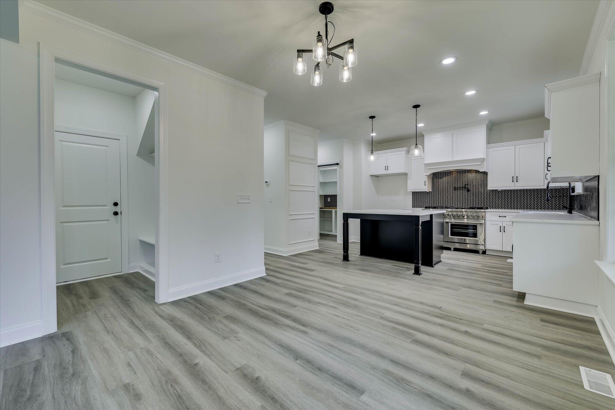 805 Leslie Court