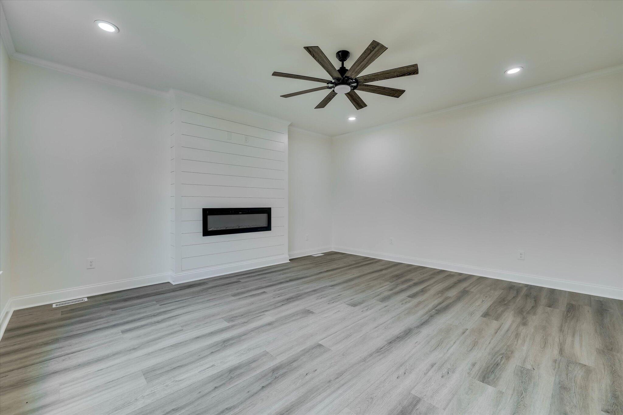 805 Leslie Court