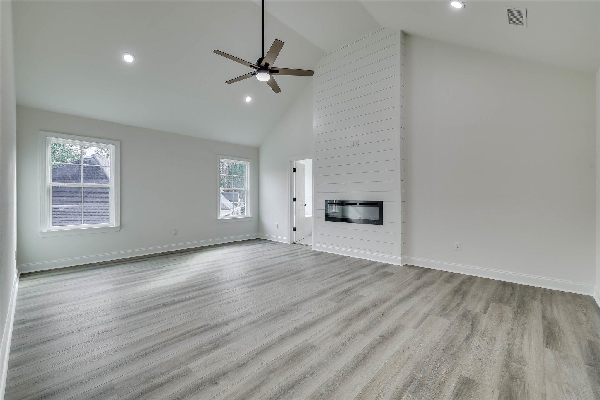 805 Leslie Court