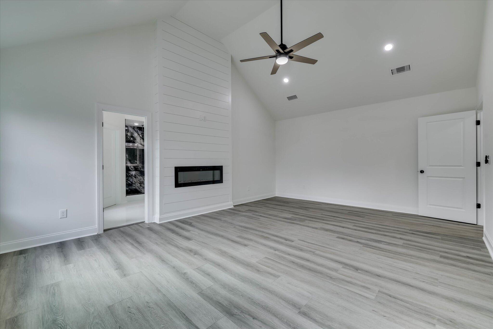 805 Leslie Court