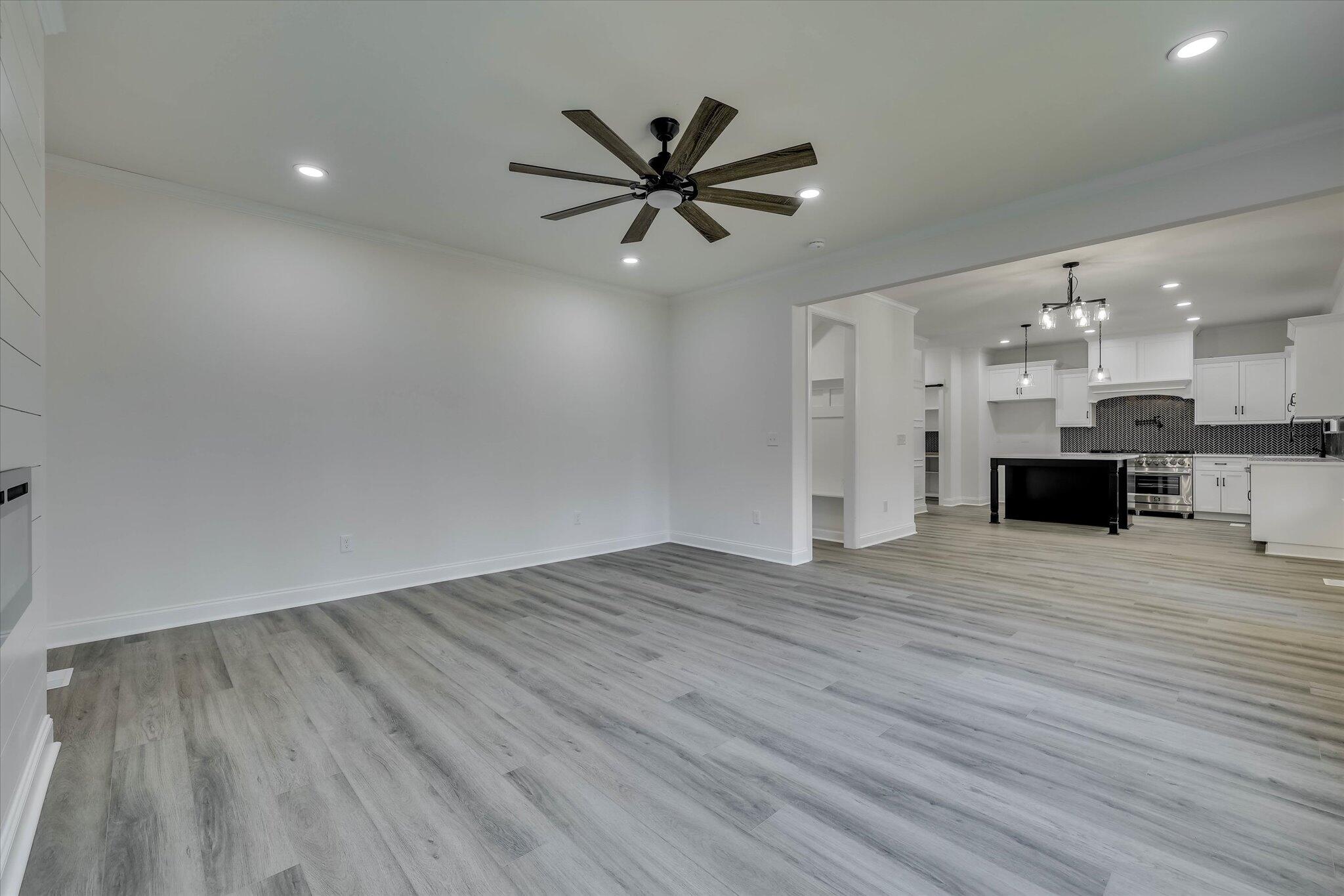805 Leslie Court