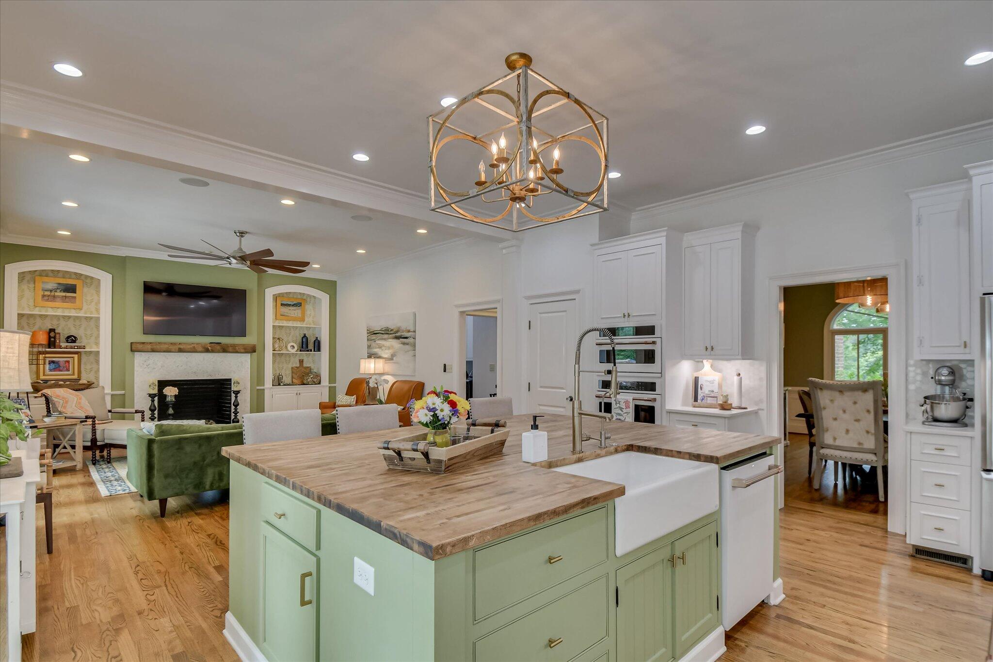 704 Summergate Court