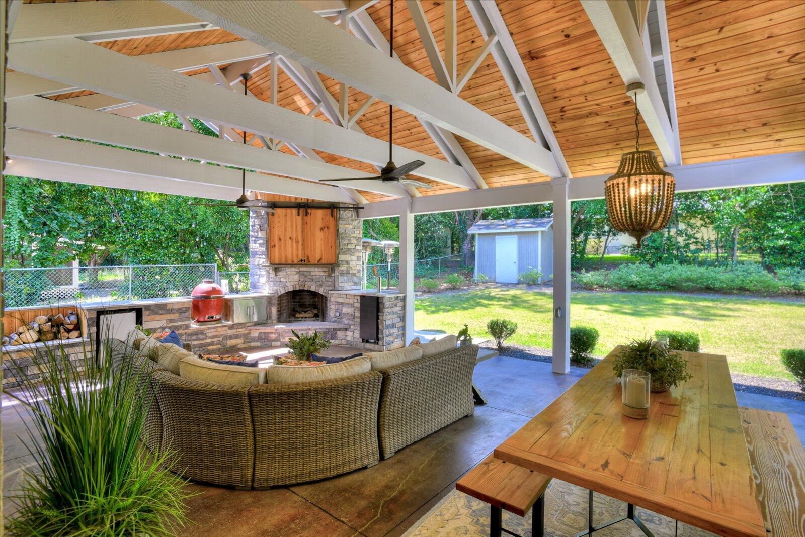 2216 Glendale Road