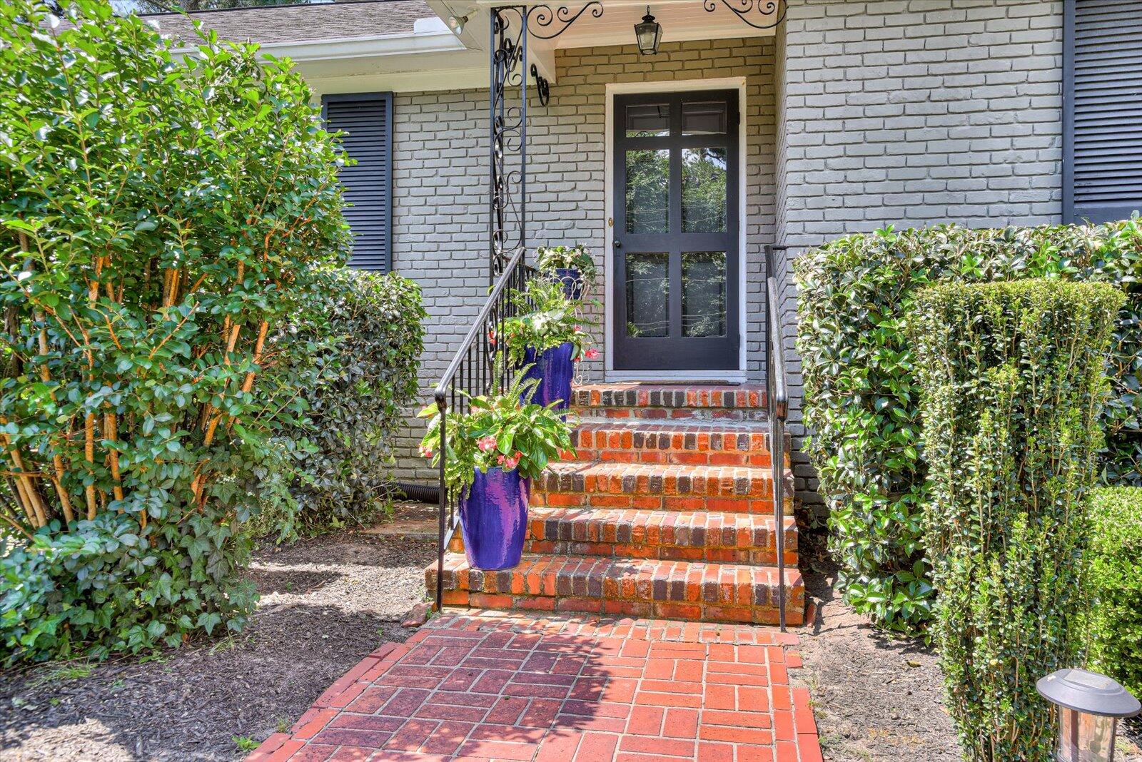 2216 Glendale Road