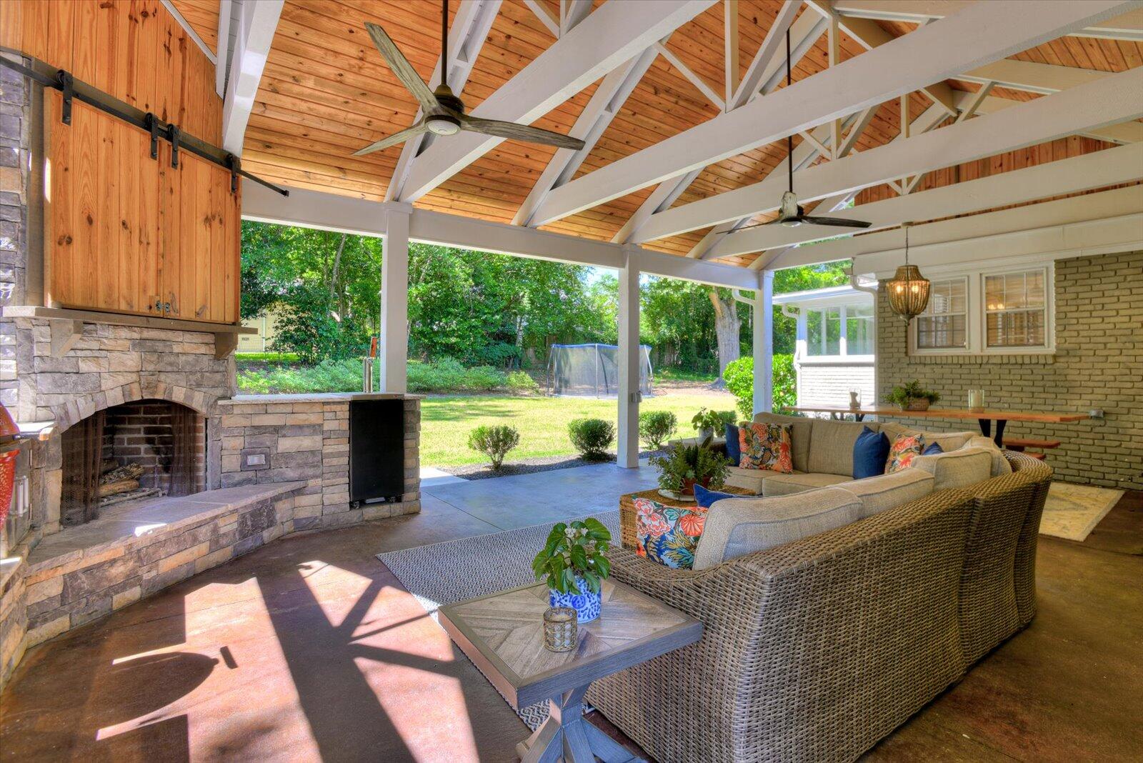 2216 Glendale Road