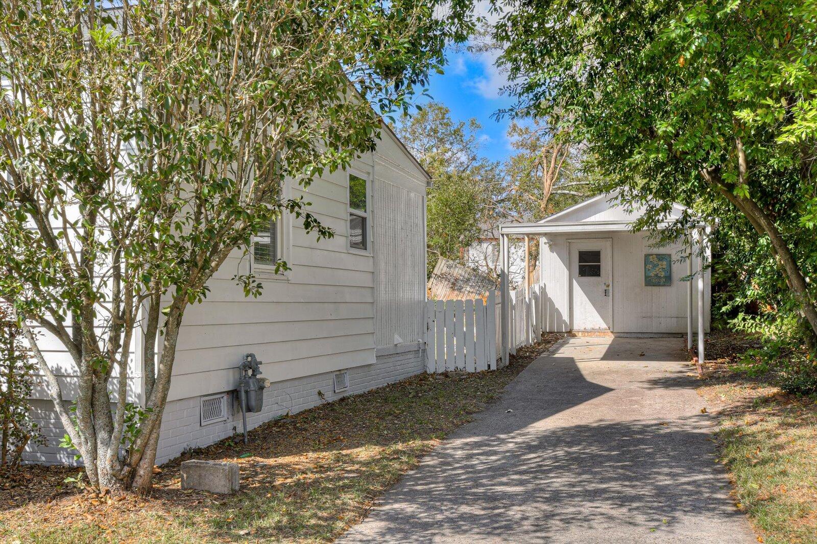 1743 1/2 Kissingbower Road