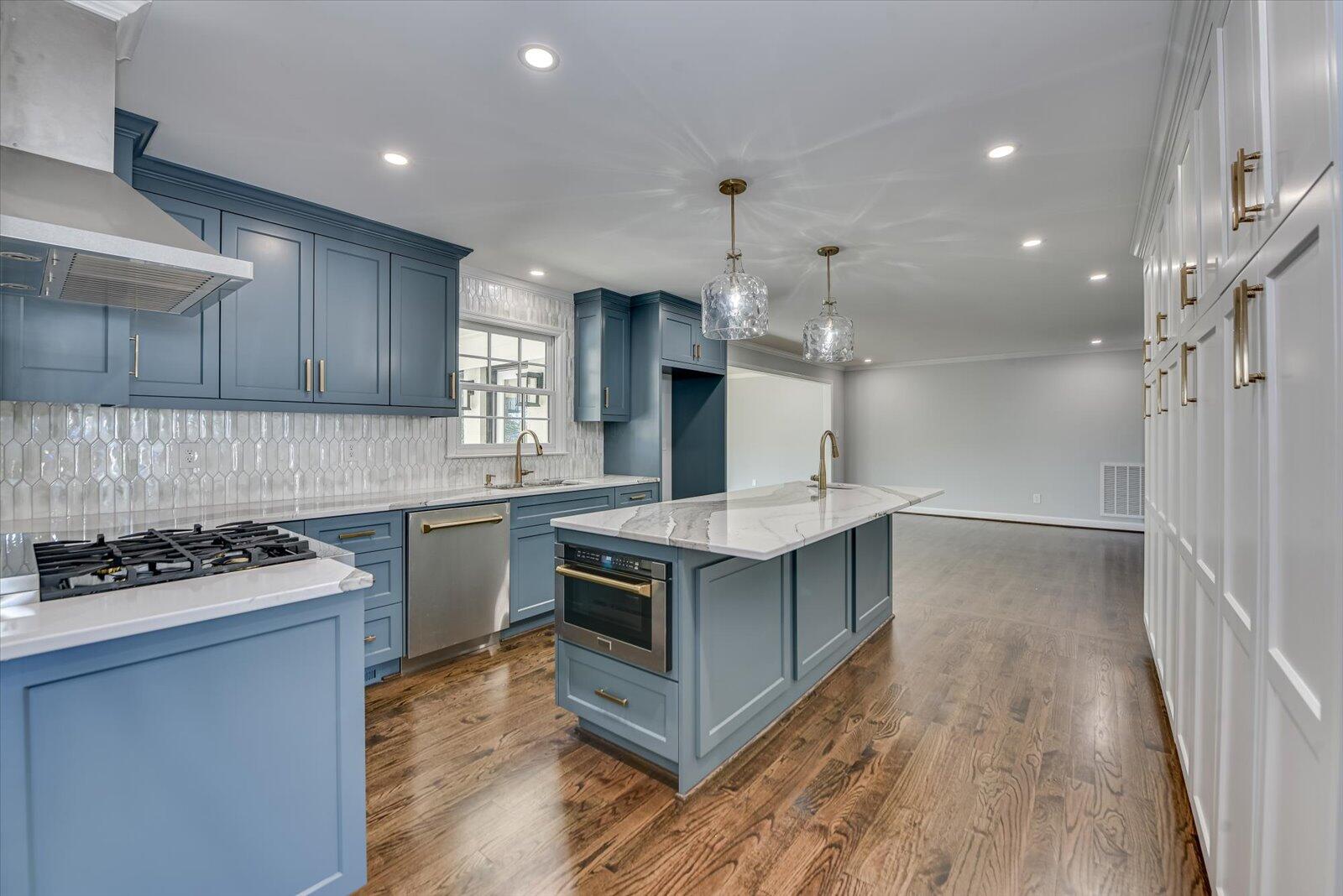 707 Ravenel Road