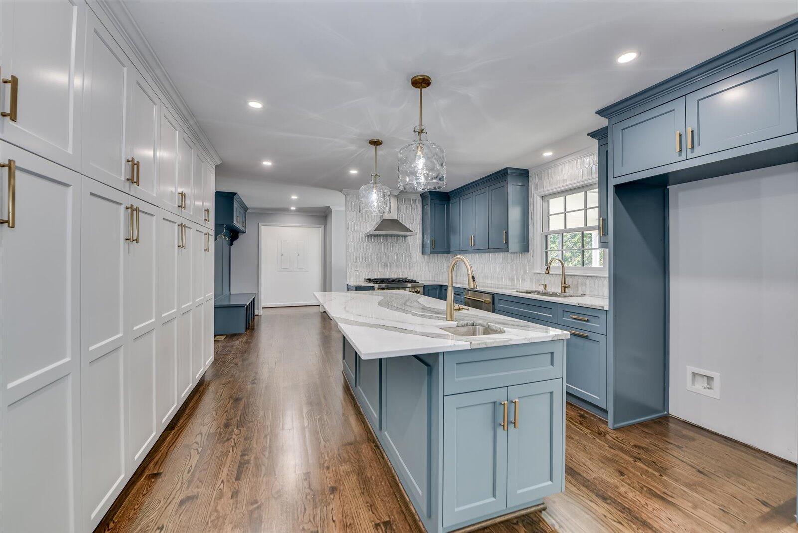 707 Ravenel Road