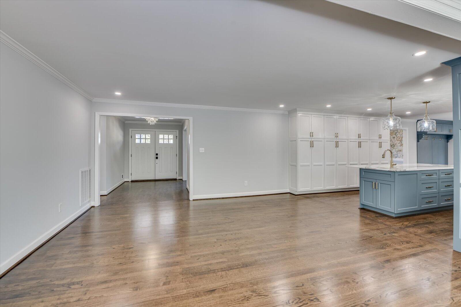 707 Ravenel Road