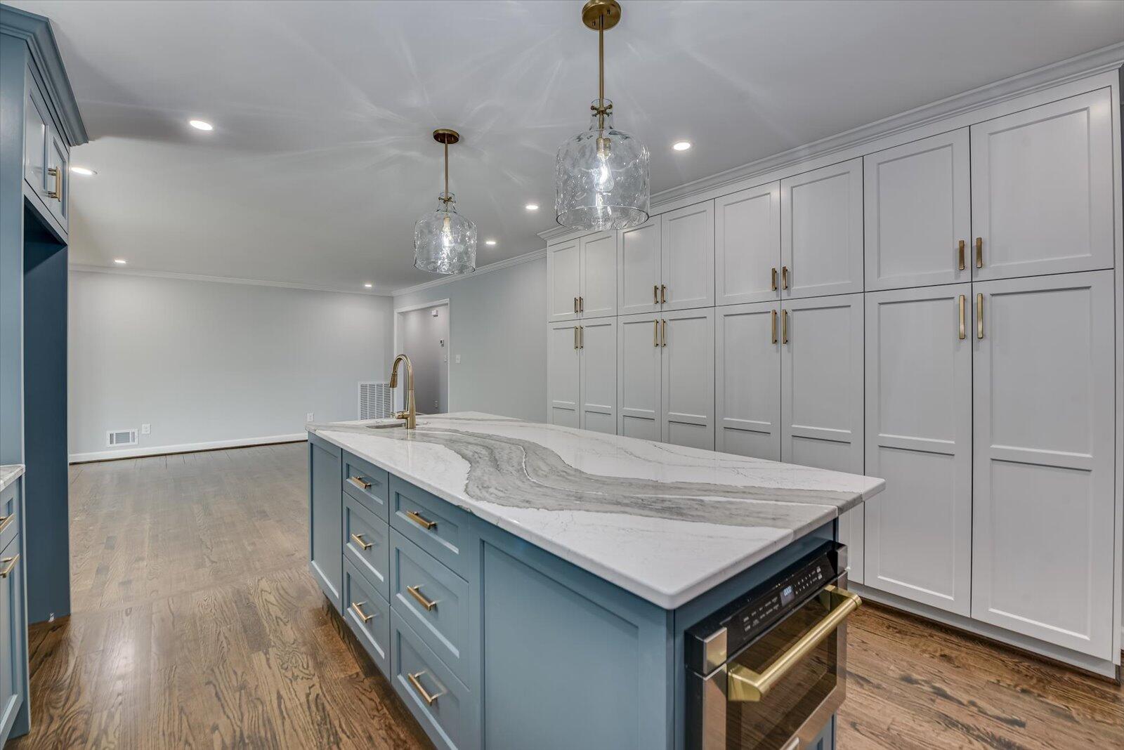707 Ravenel Road