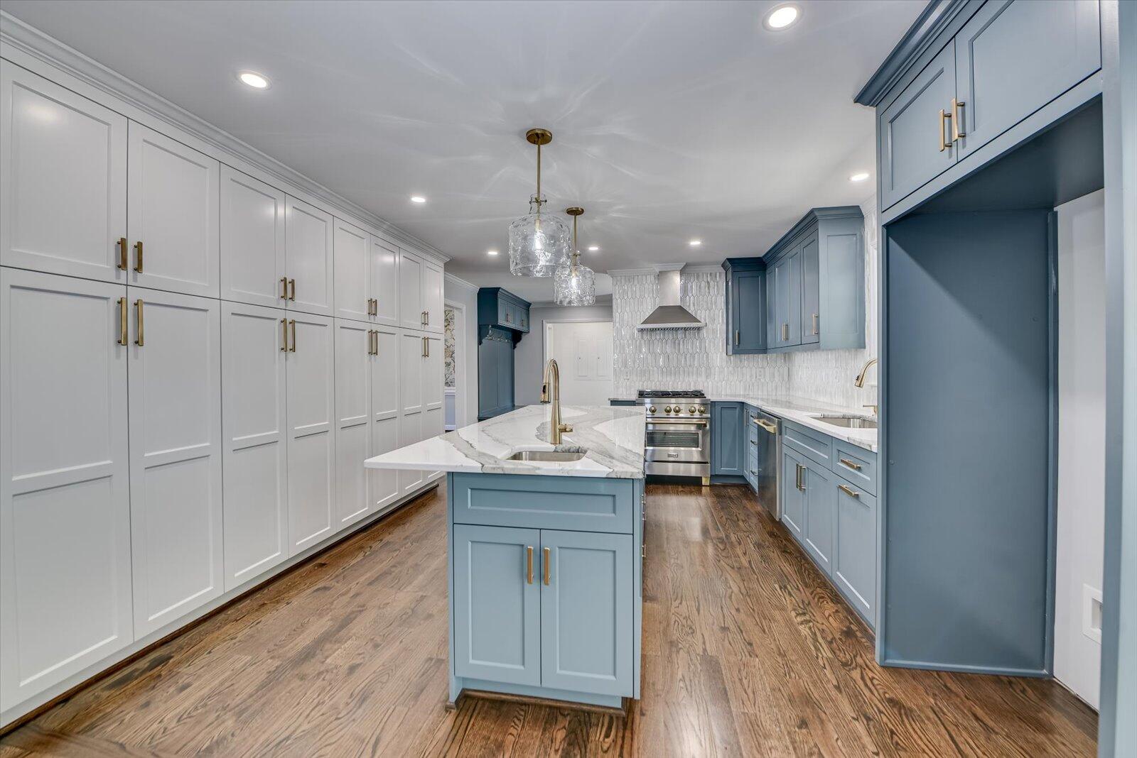 707 Ravenel Road