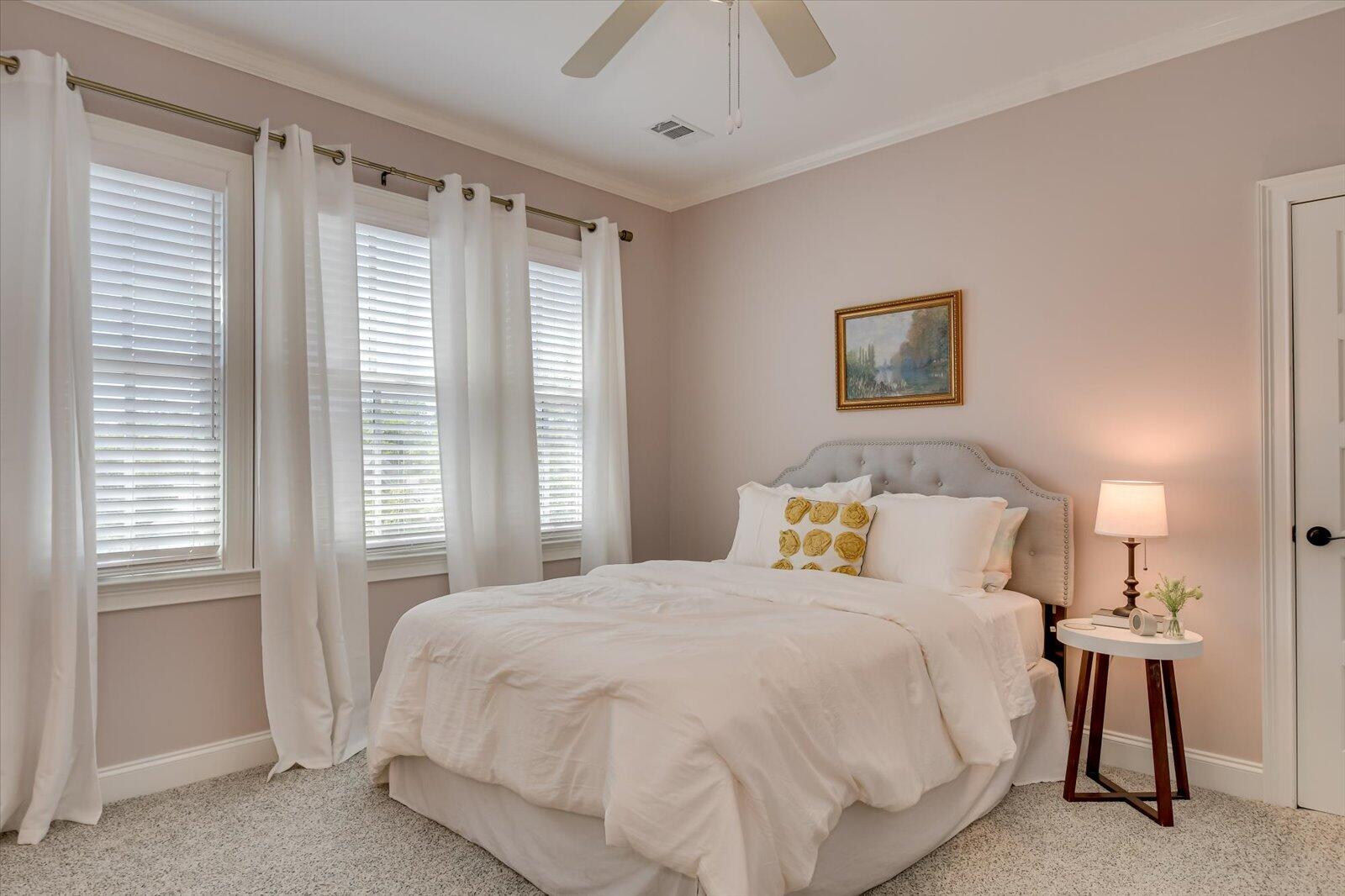 1045 Peninsula Crossing