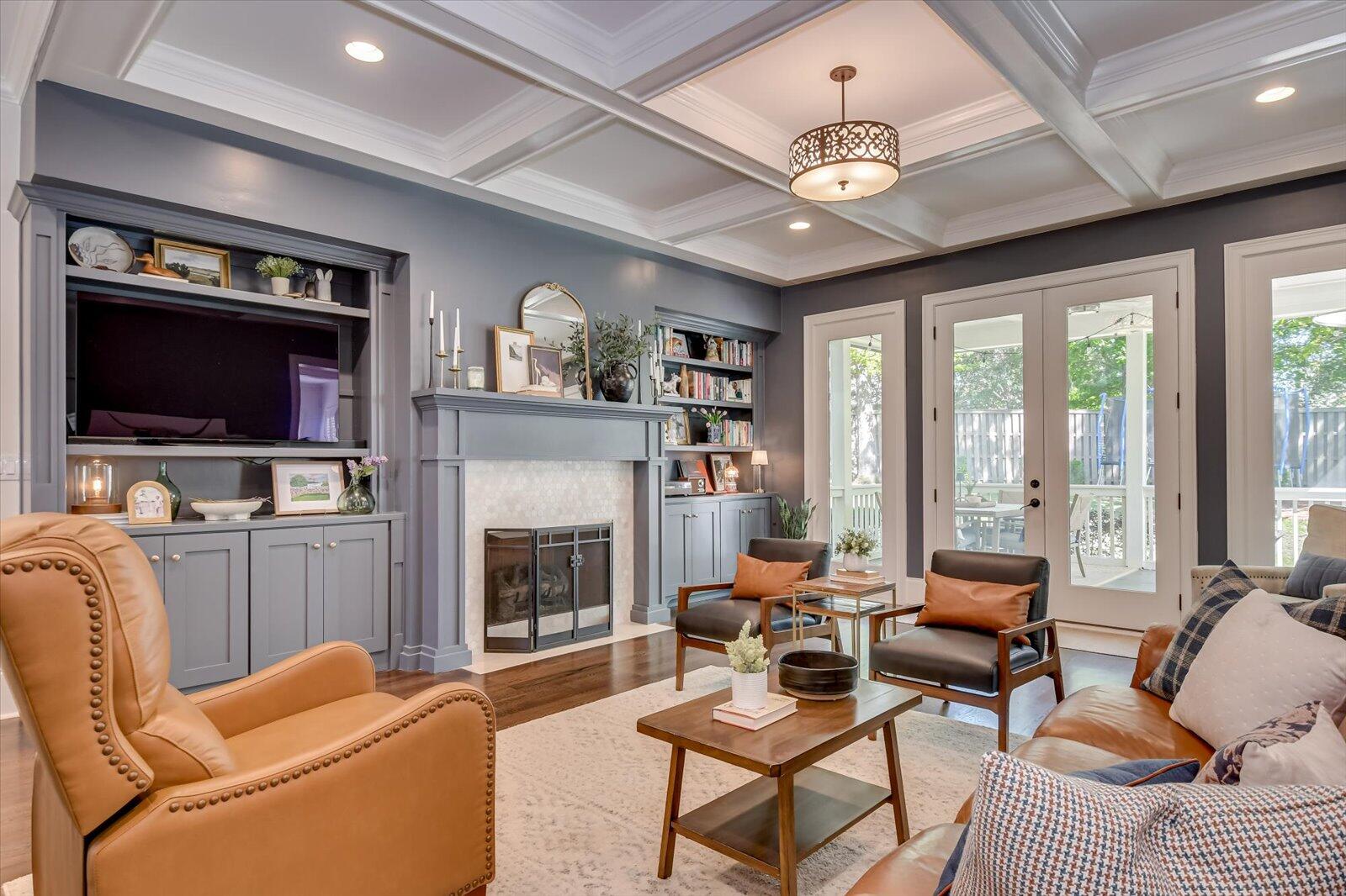 1045 Peninsula Crossing