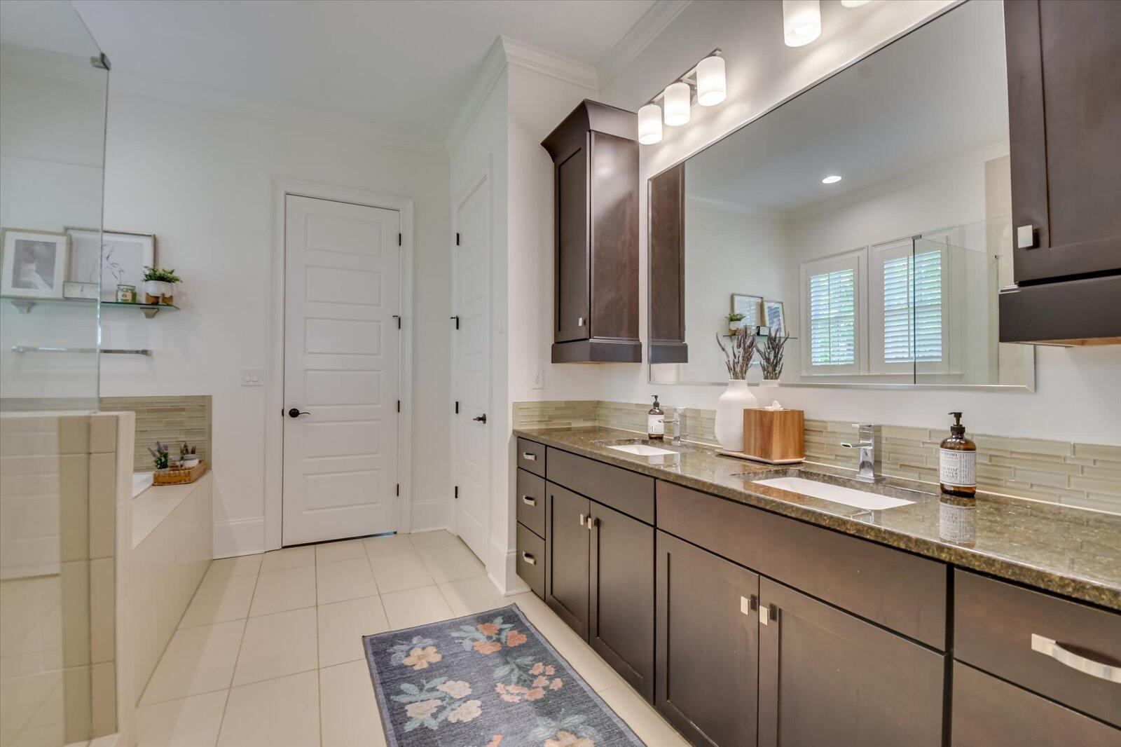 1045 Peninsula Crossing
