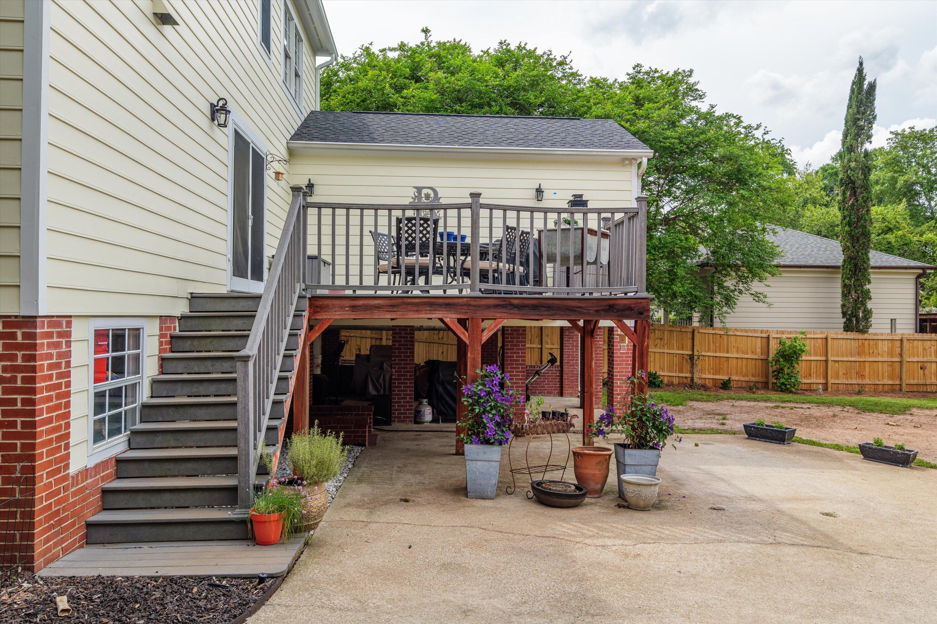2559 Henry Street