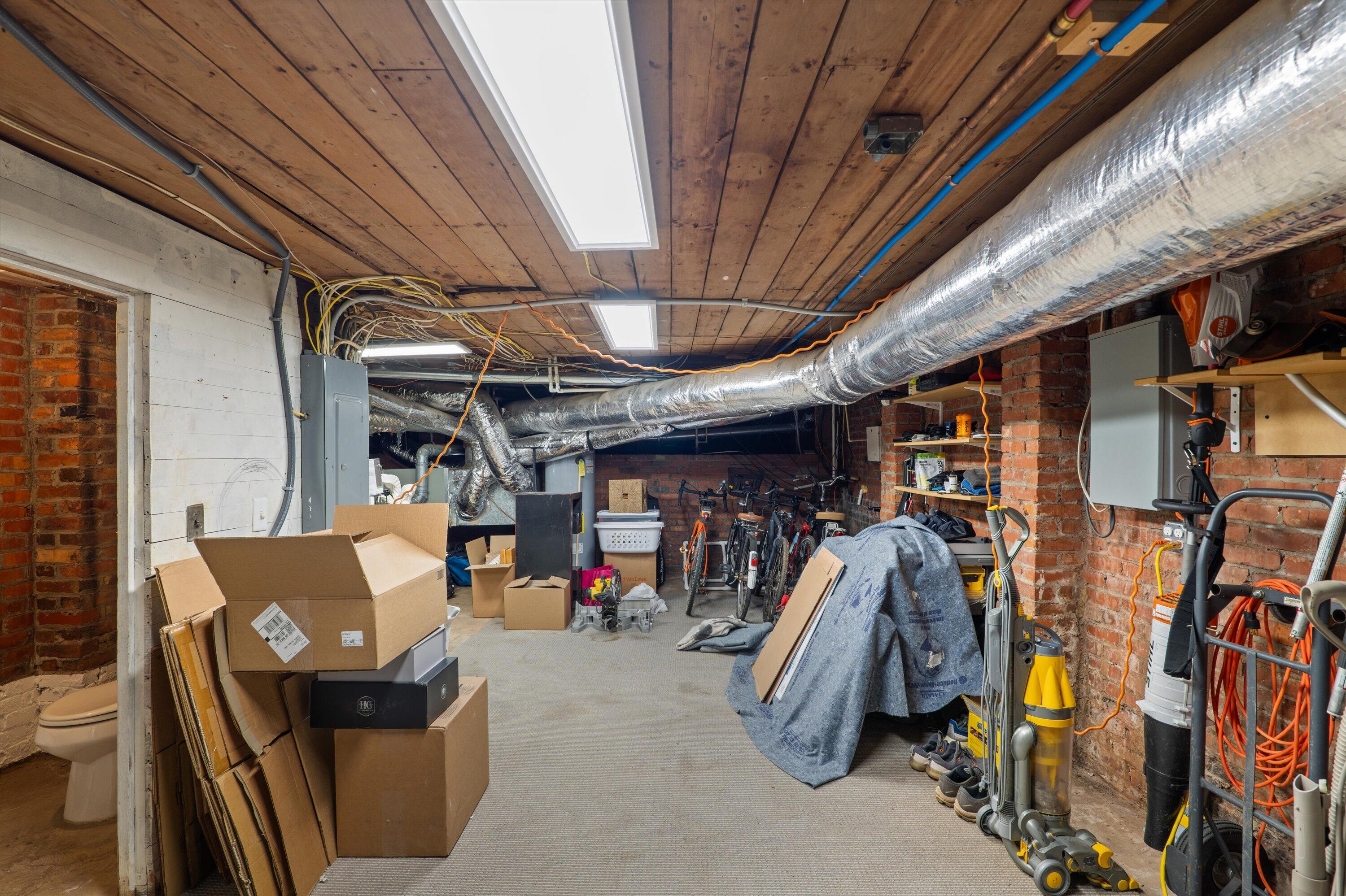 2559 Henry Street