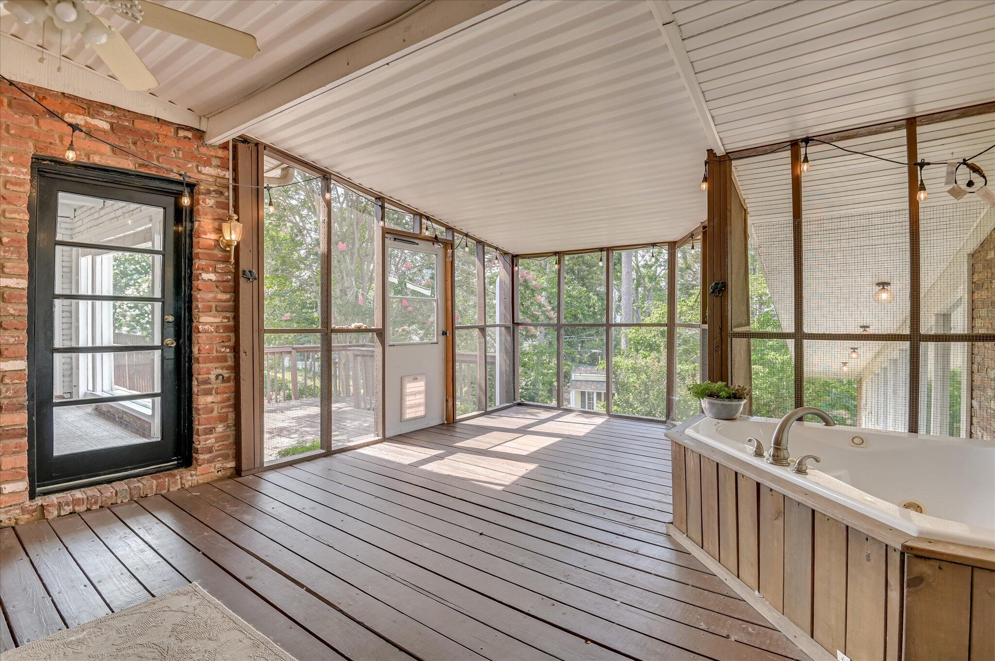 3043 Lake Forest Drive