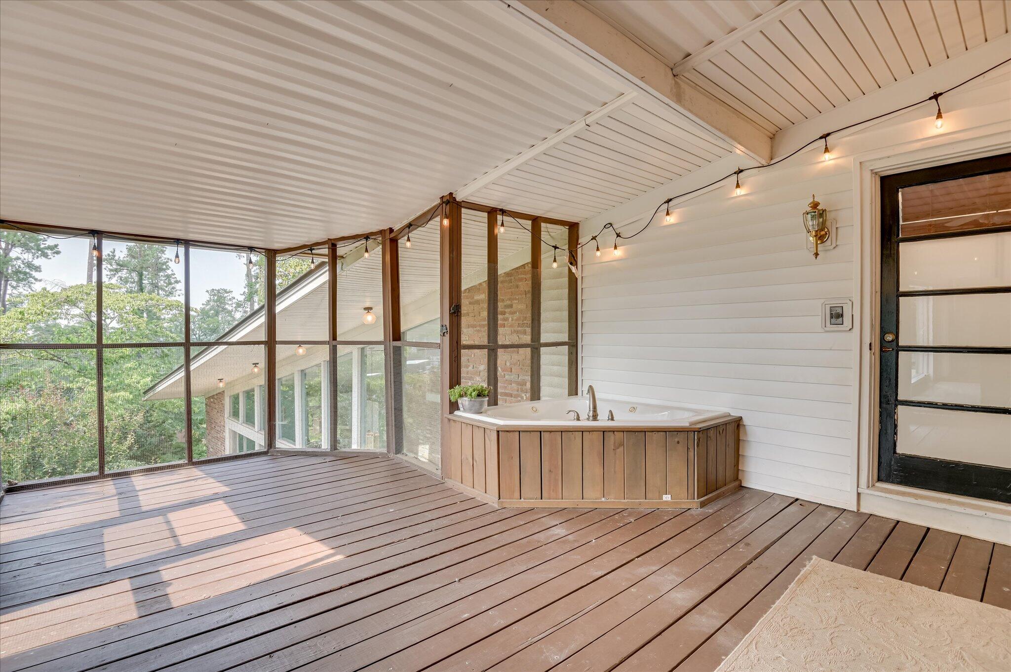 3043 Lake Forest Drive
